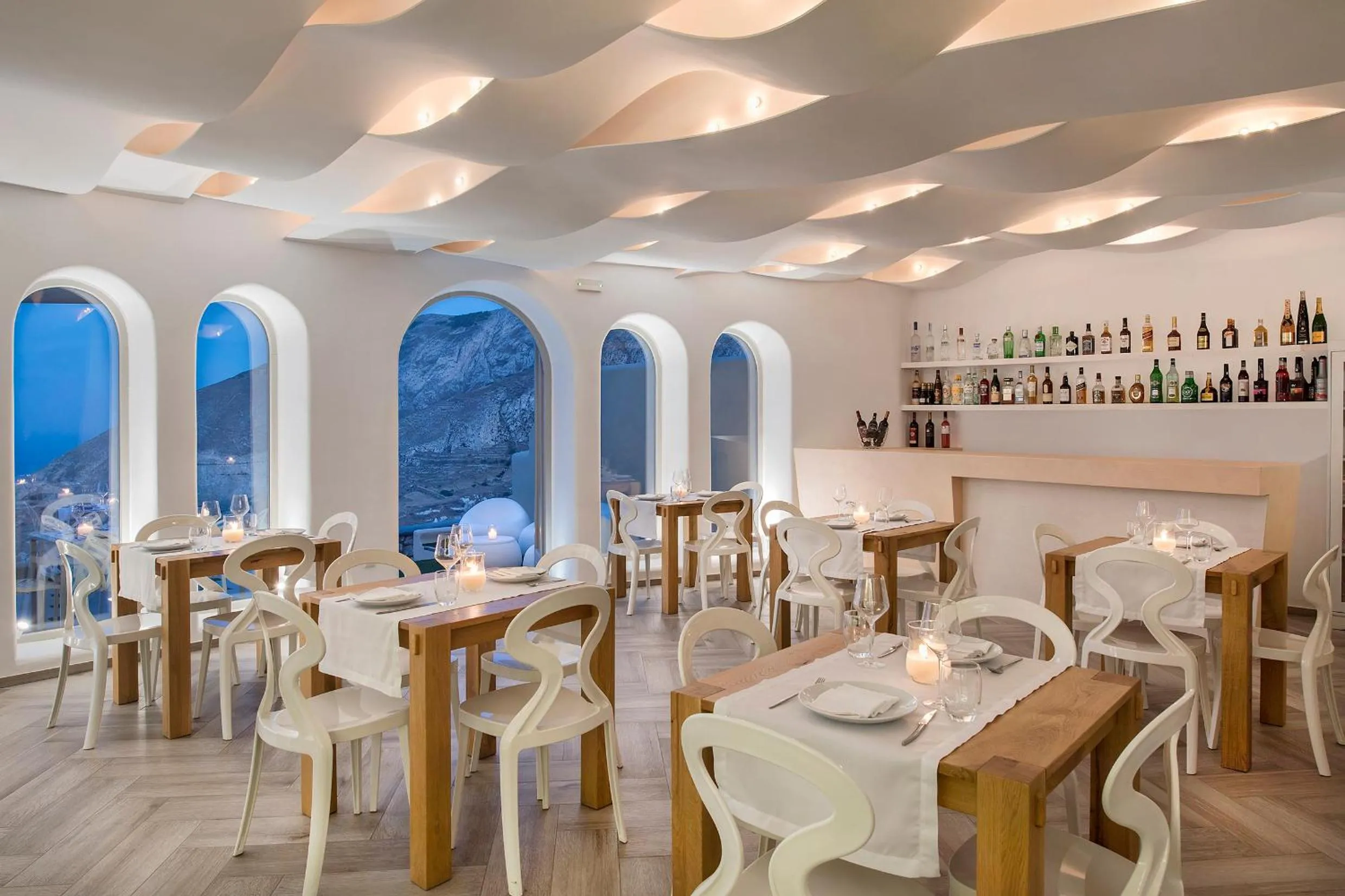 Restaurant/places to eat in Skyfall Suites - Adults Only