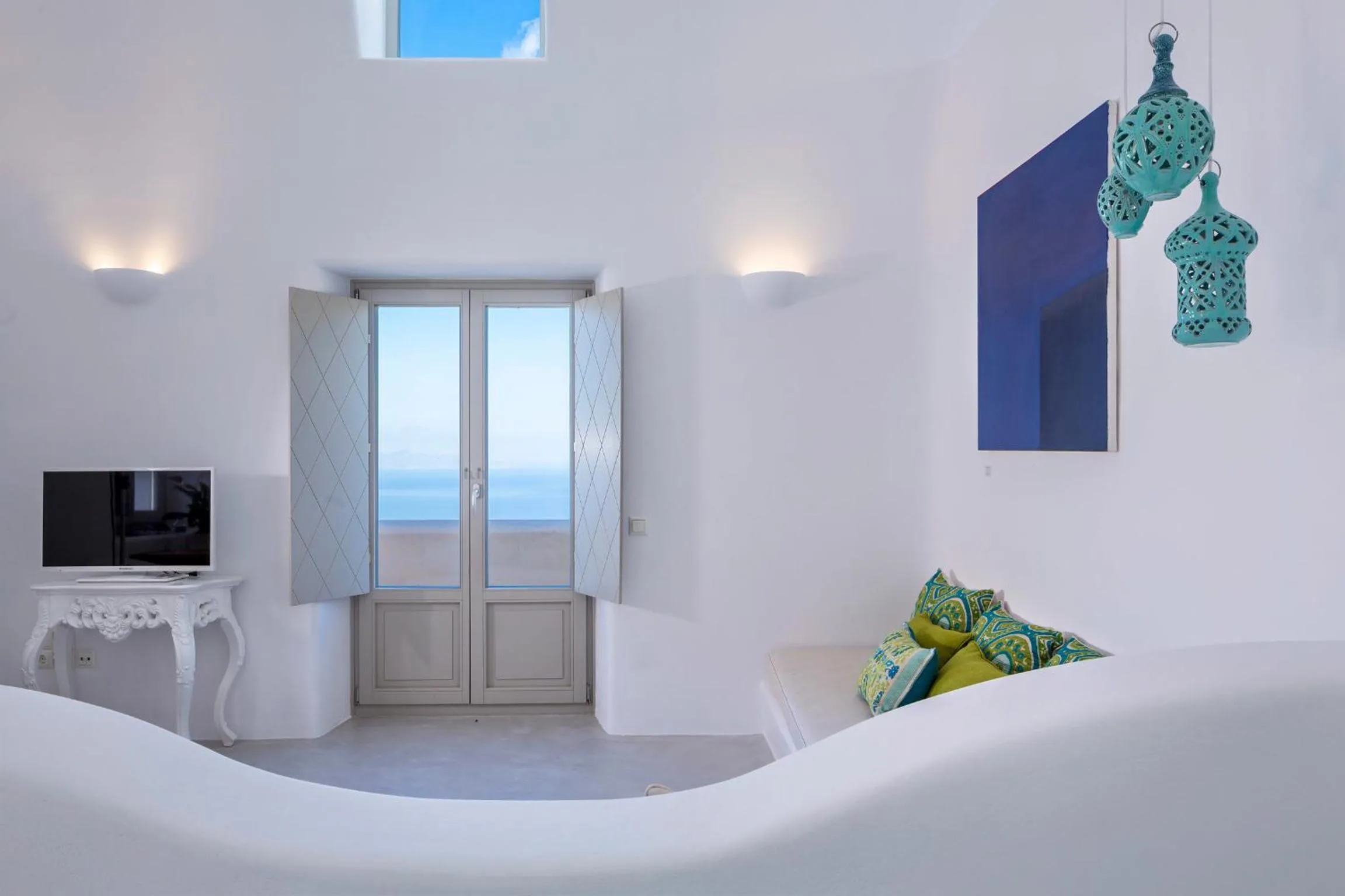 Living room, Bed in Skyfall Suites - Adults Only