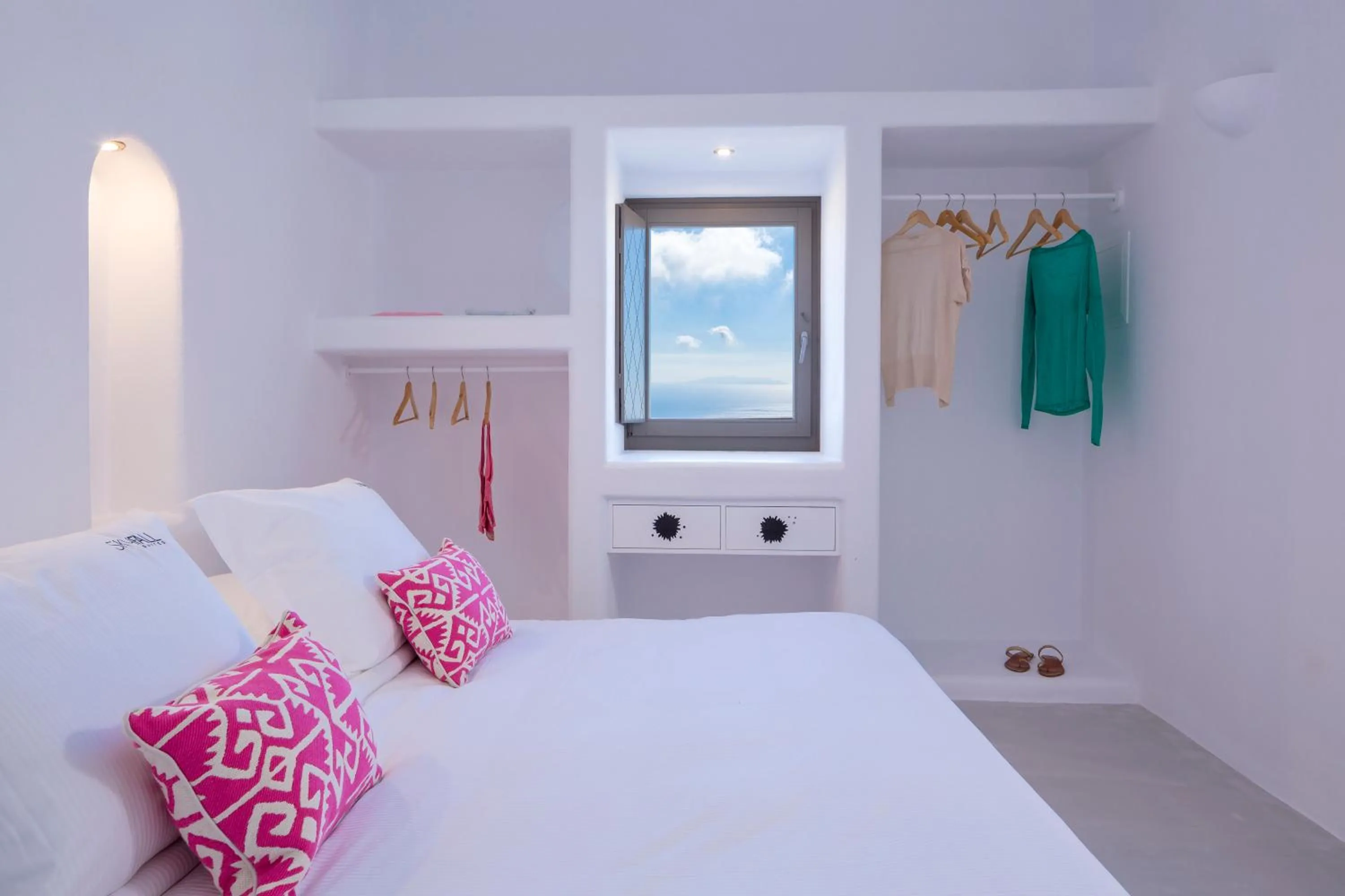 Bedroom, Bed in Skyfall Suites - Adults Only