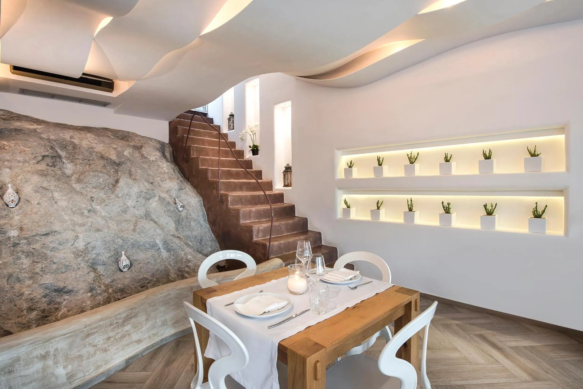 Restaurant/places to eat in Skyfall Suites - Adults Only