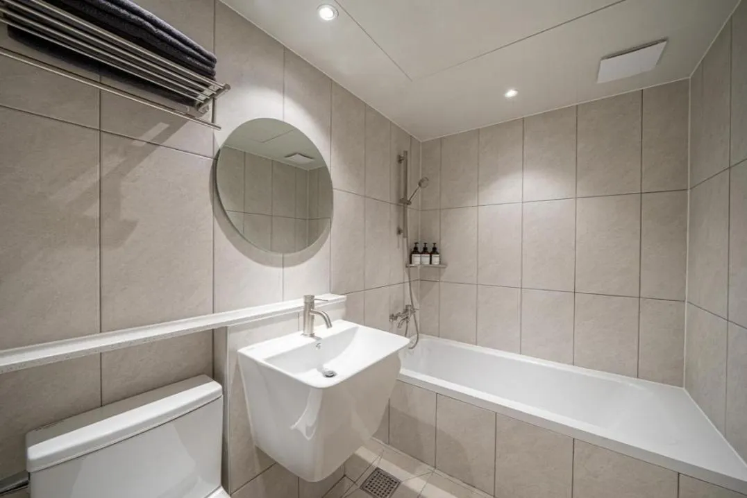 Brown Dot Hotel South Gumi