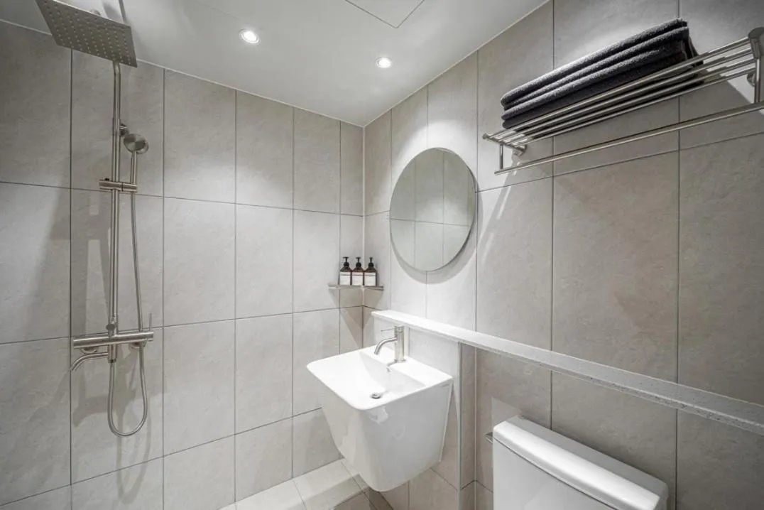 Brown Dot Hotel South Gumi