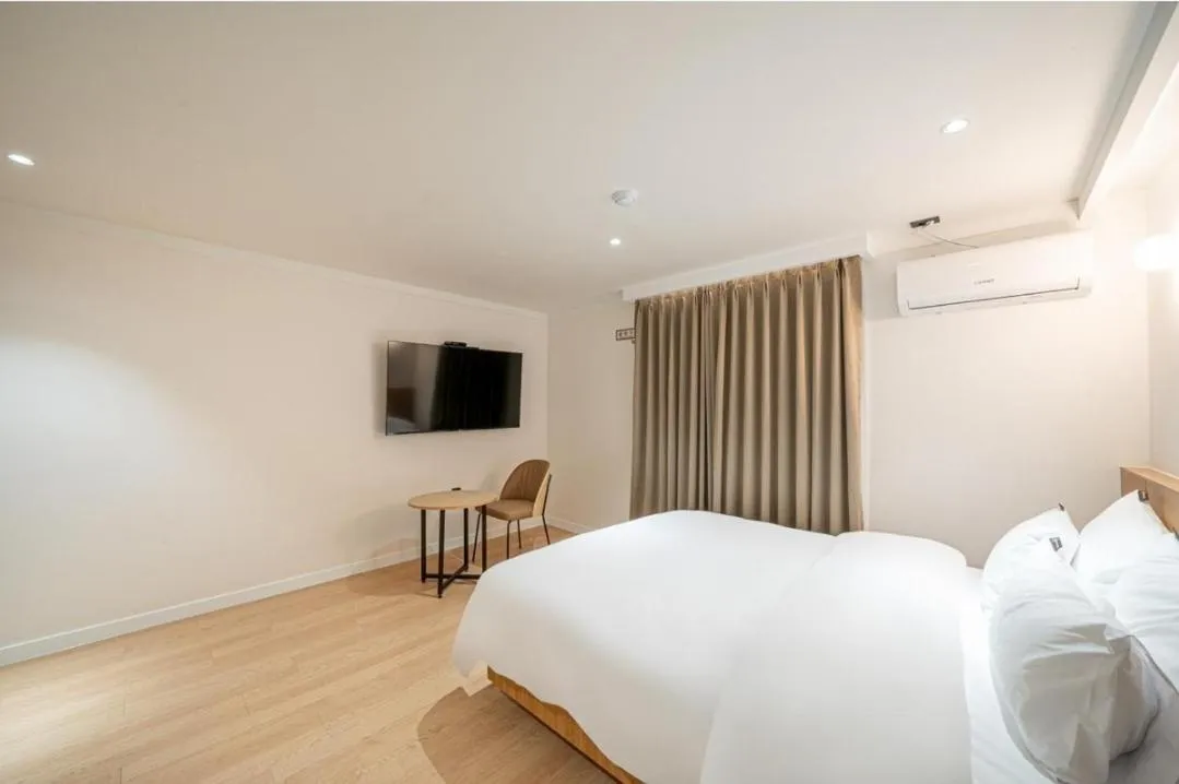 Bed in Brown Dot Hotel South Gumi