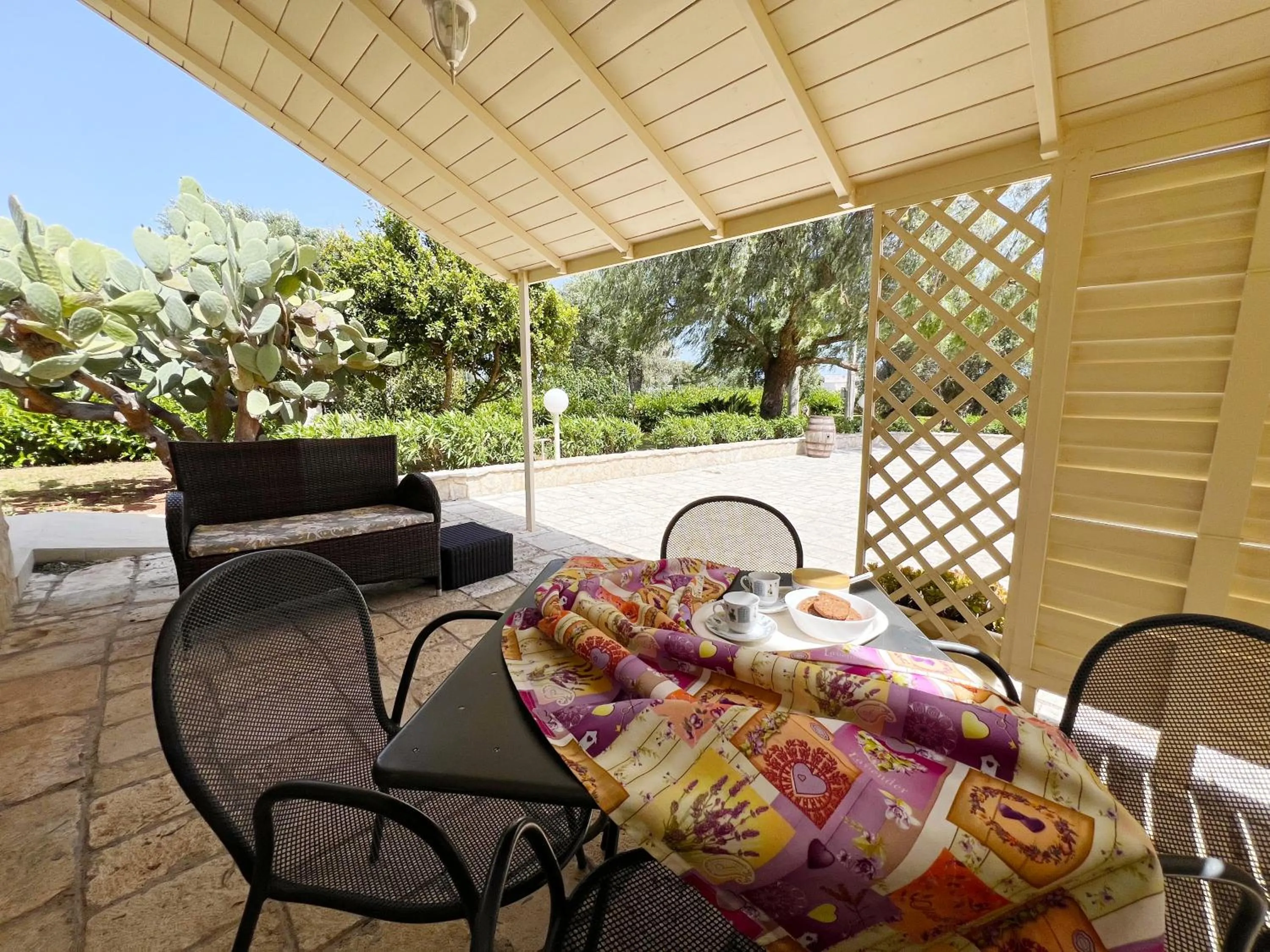 Breakfast in La Maison One B&B