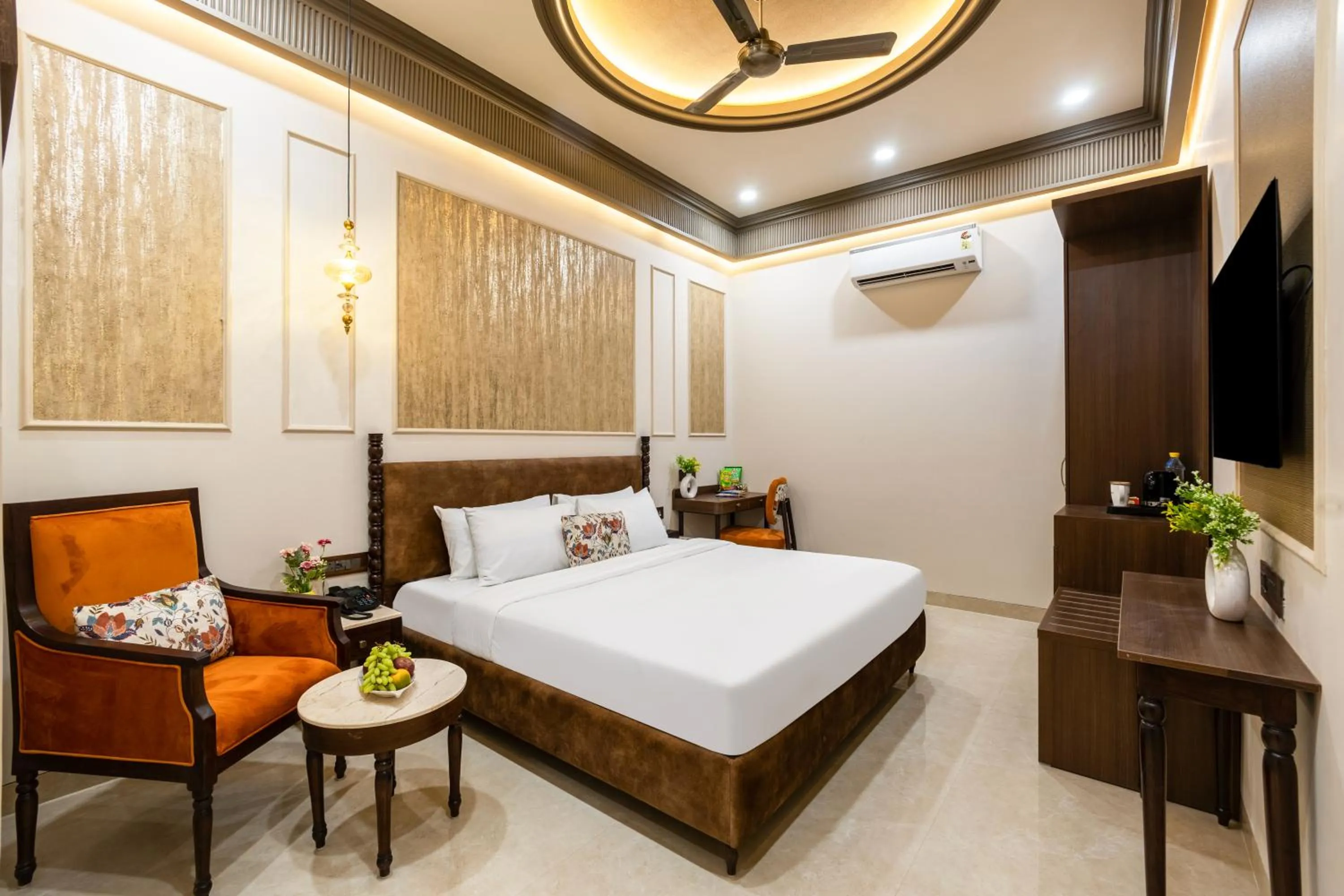 Bed in Saltstayz Autograph - Connaught Place