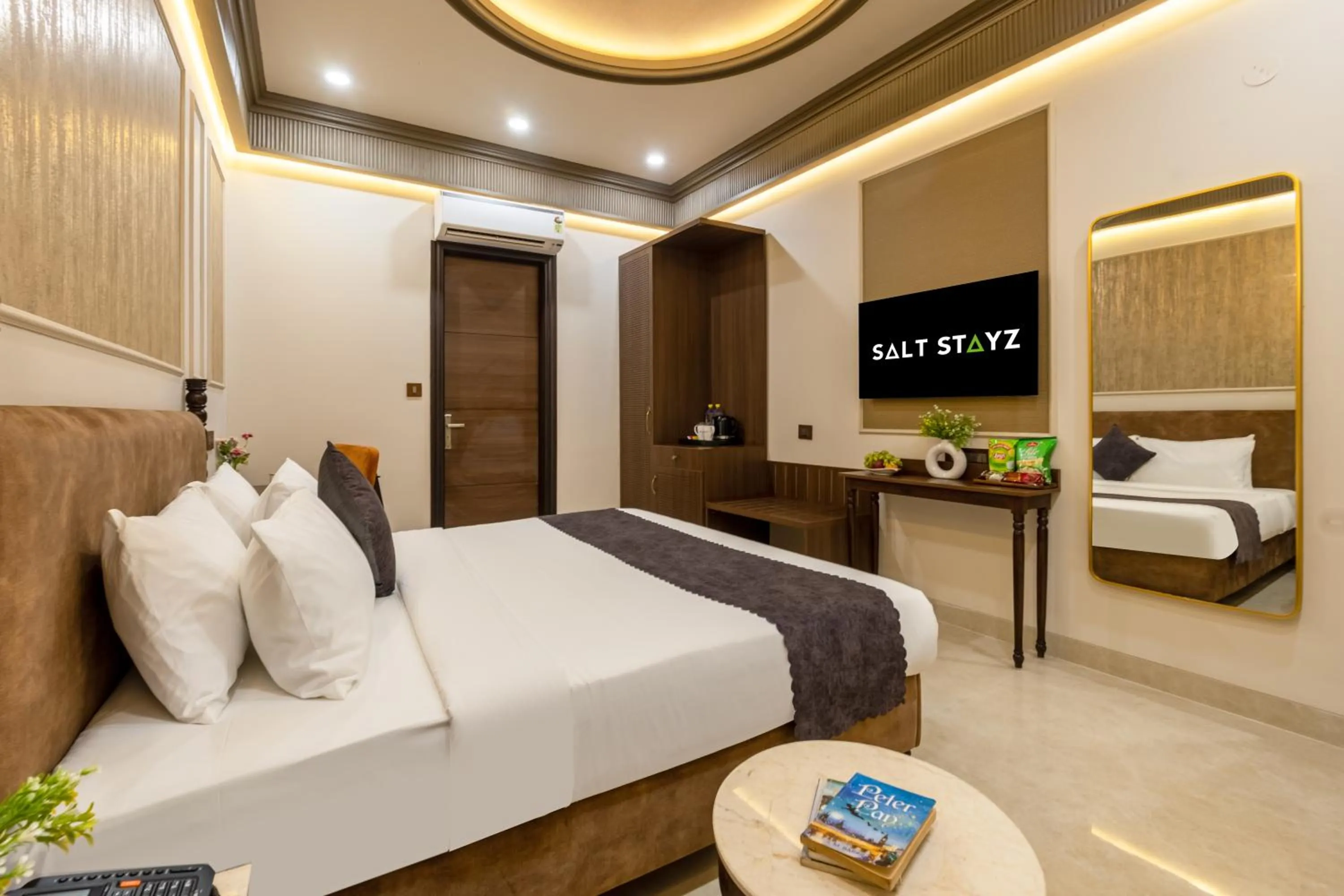 Bed in Saltstayz Autograph - Connaught Place