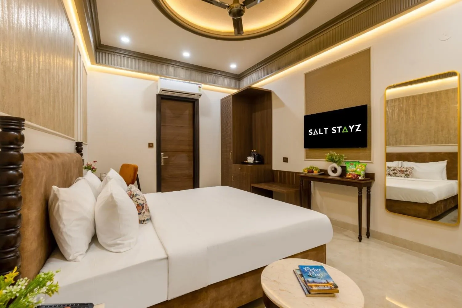 Bed in Saltstayz Autograph - Connaught Place
