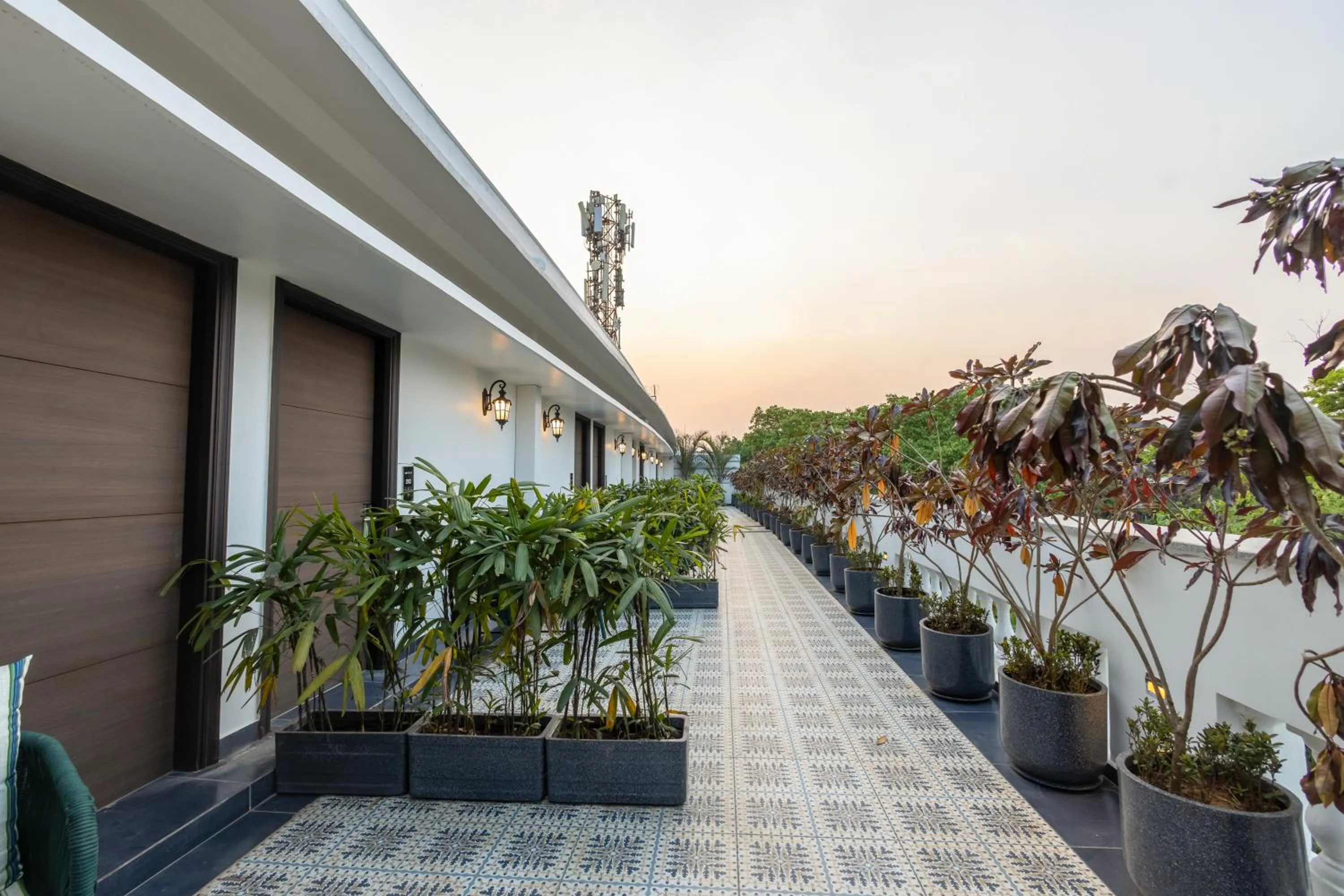 Day in Saltstayz Autograph - Connaught Place