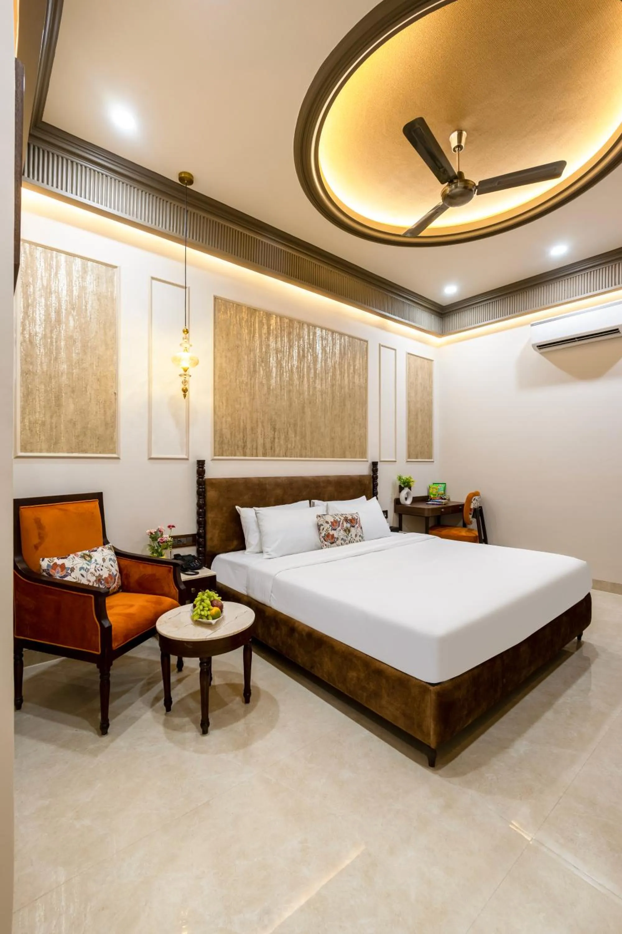 Bed in Saltstayz Autograph - Connaught Place
