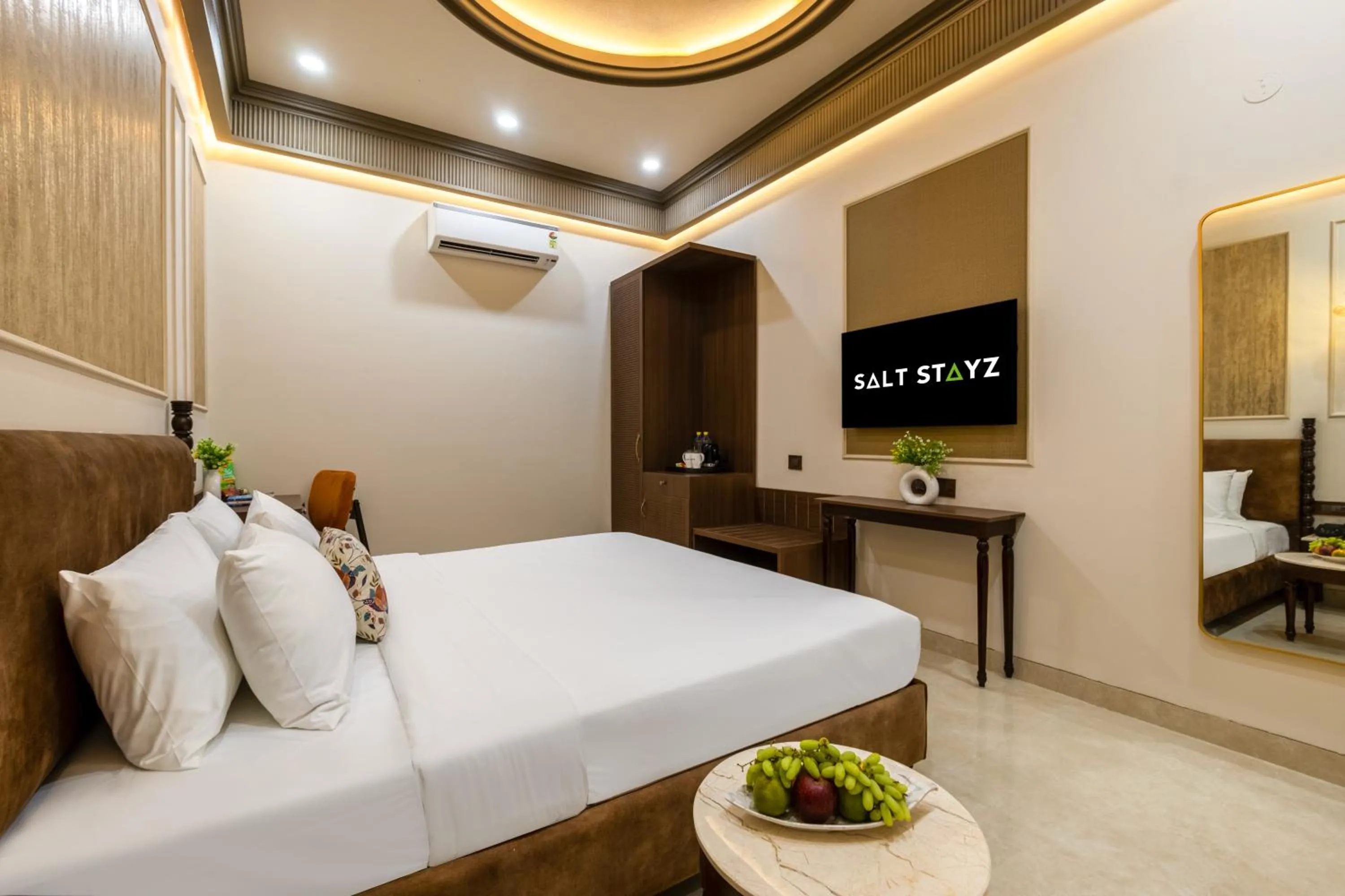 Bed in Saltstayz Autograph - Connaught Place