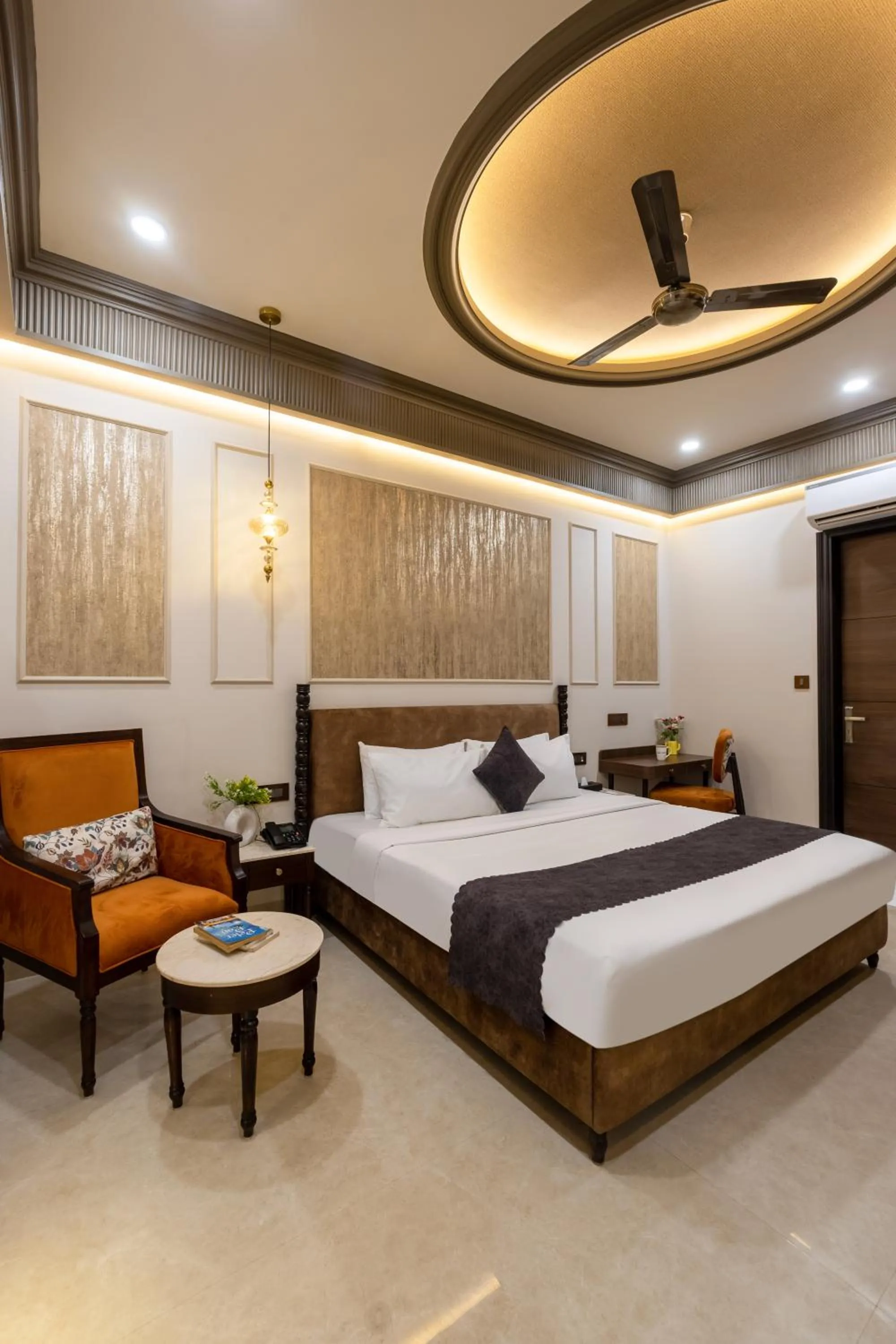 Bed in Saltstayz Autograph - Connaught Place