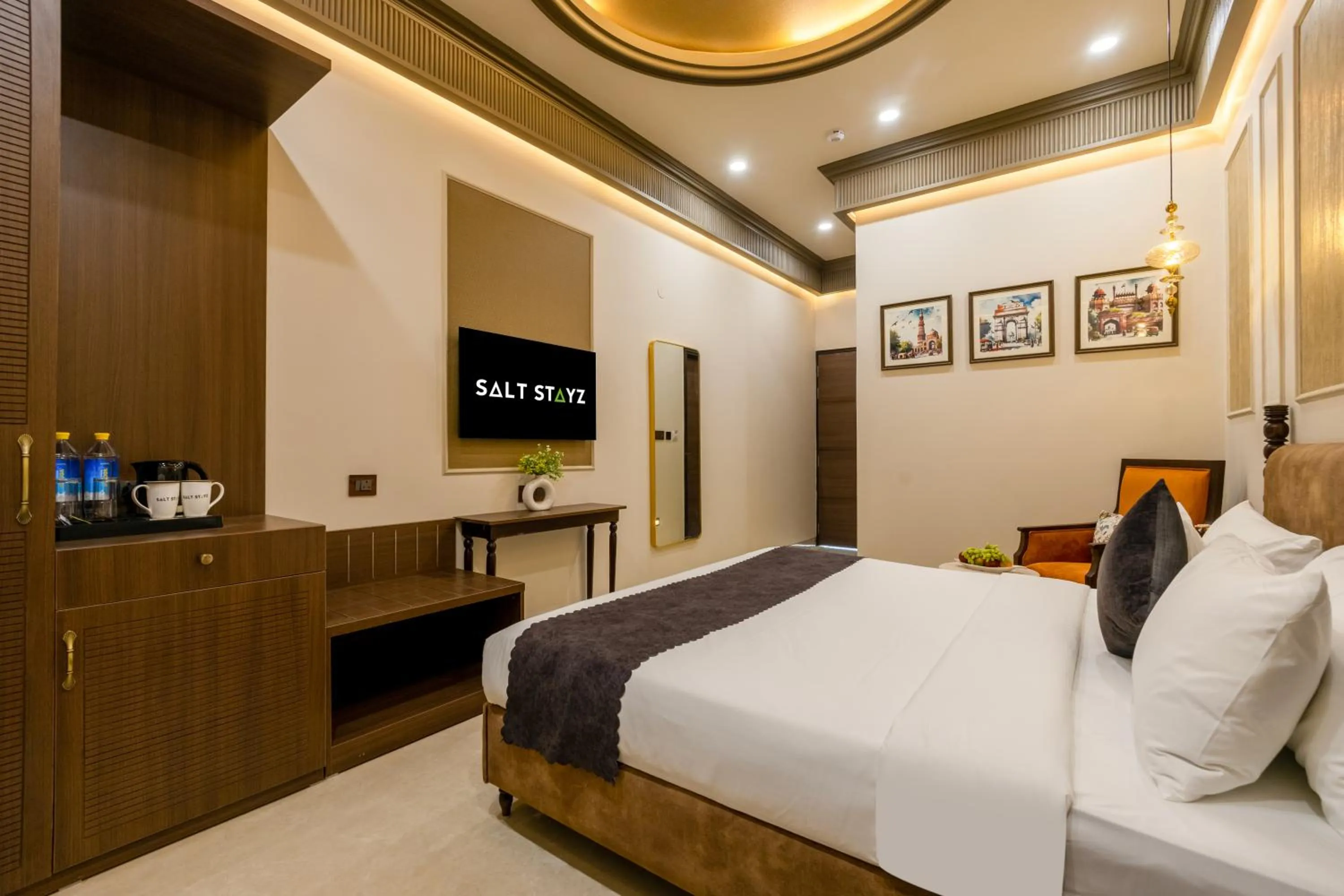 Bed in Saltstayz Autograph - Connaught Place