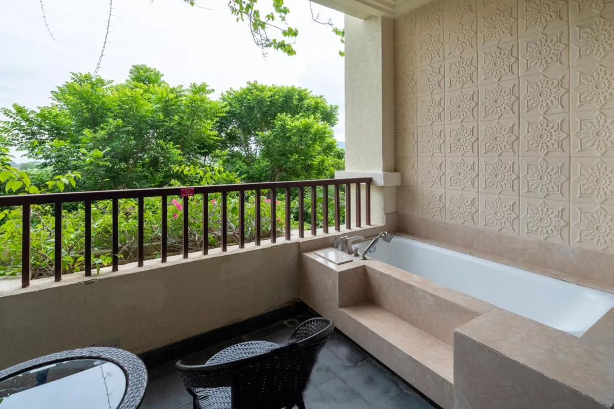 Hot Tub in Stony Brook Villa Jianguo Resort Sanya