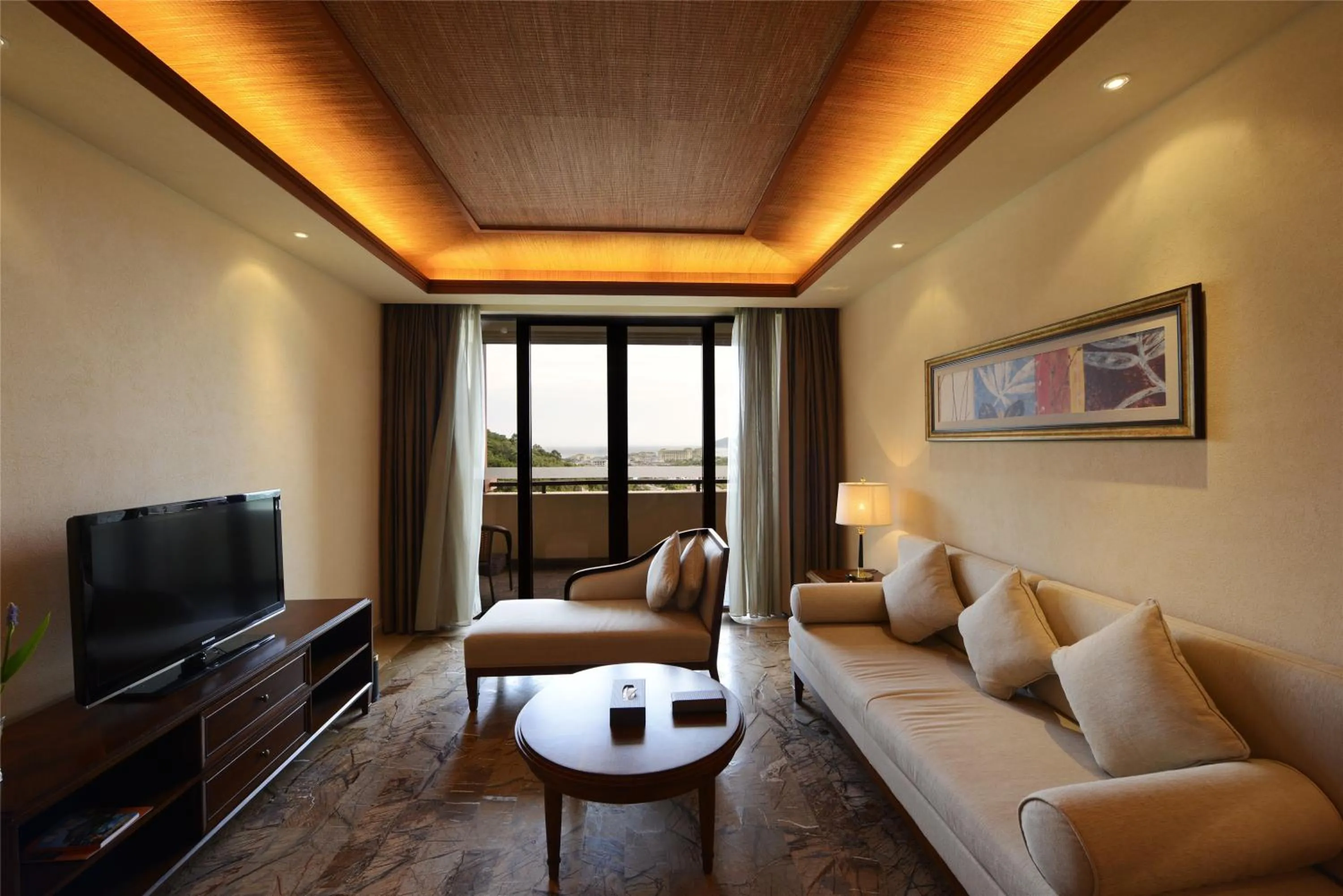 Communal lounge/ TV room in Stony Brook Villa Jianguo Resort Sanya
