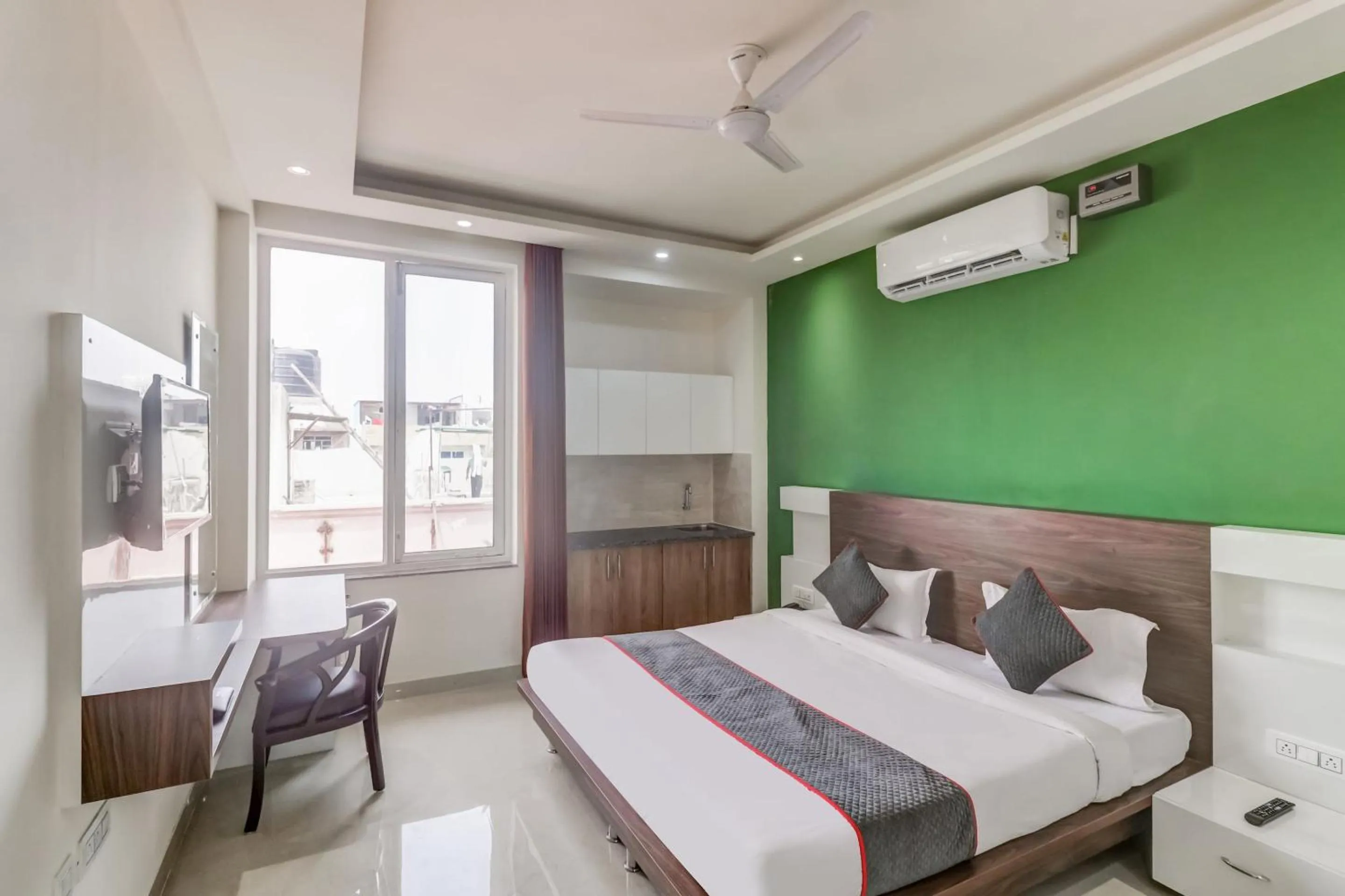 Bedroom, Bed in Hotel O Metro suites