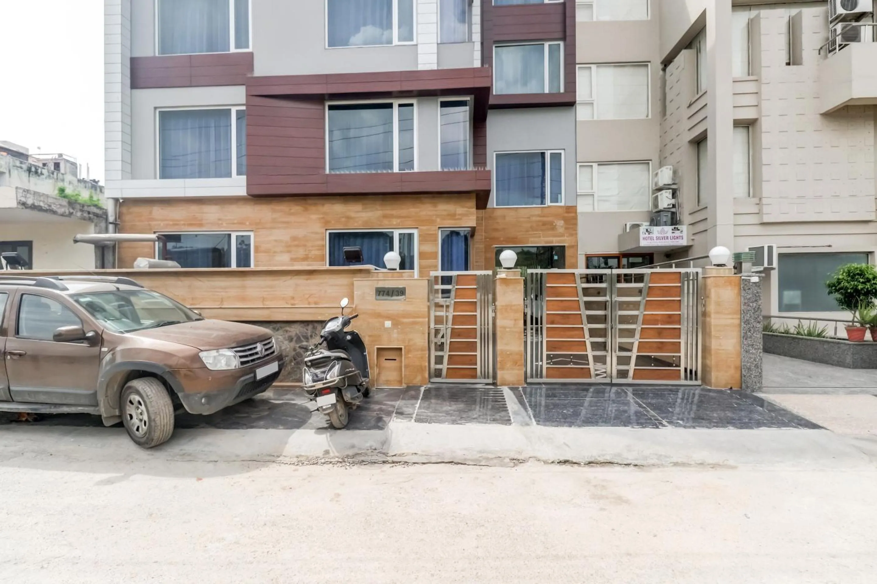 Facade/entrance in Hotel O Metro suites