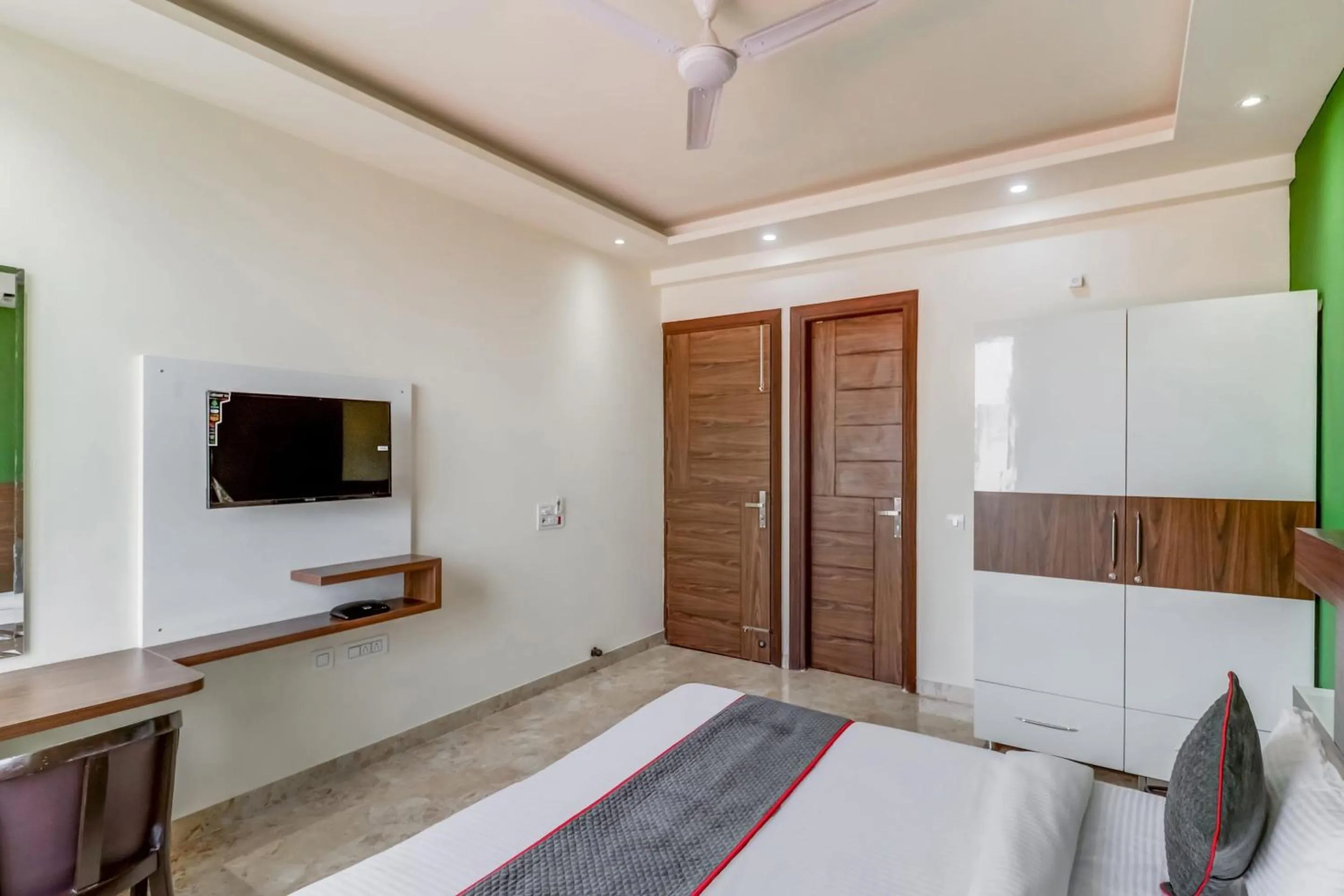 Bedroom, Bed in Hotel O Metro suites