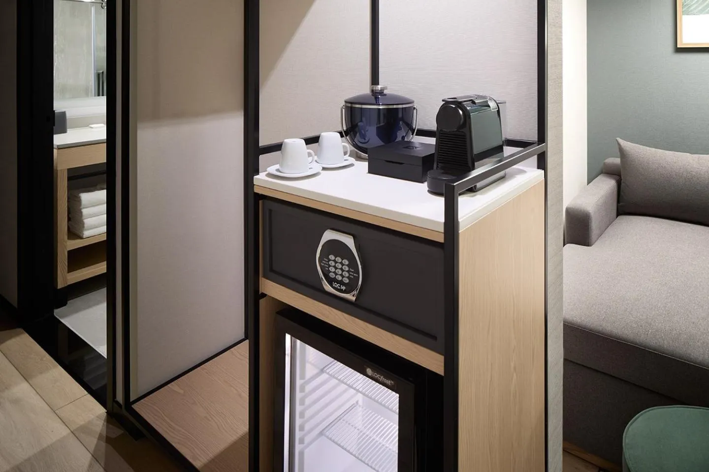 Coffee/tea facilities in Hyatt Place Montreal Airport