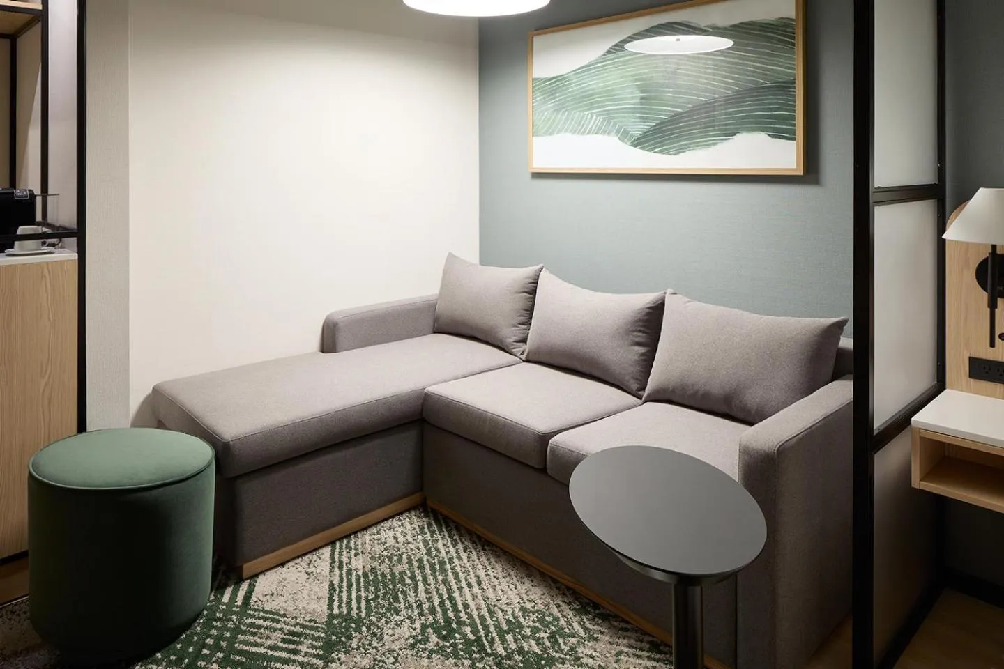 Seating area in Hyatt Place Montreal Airport