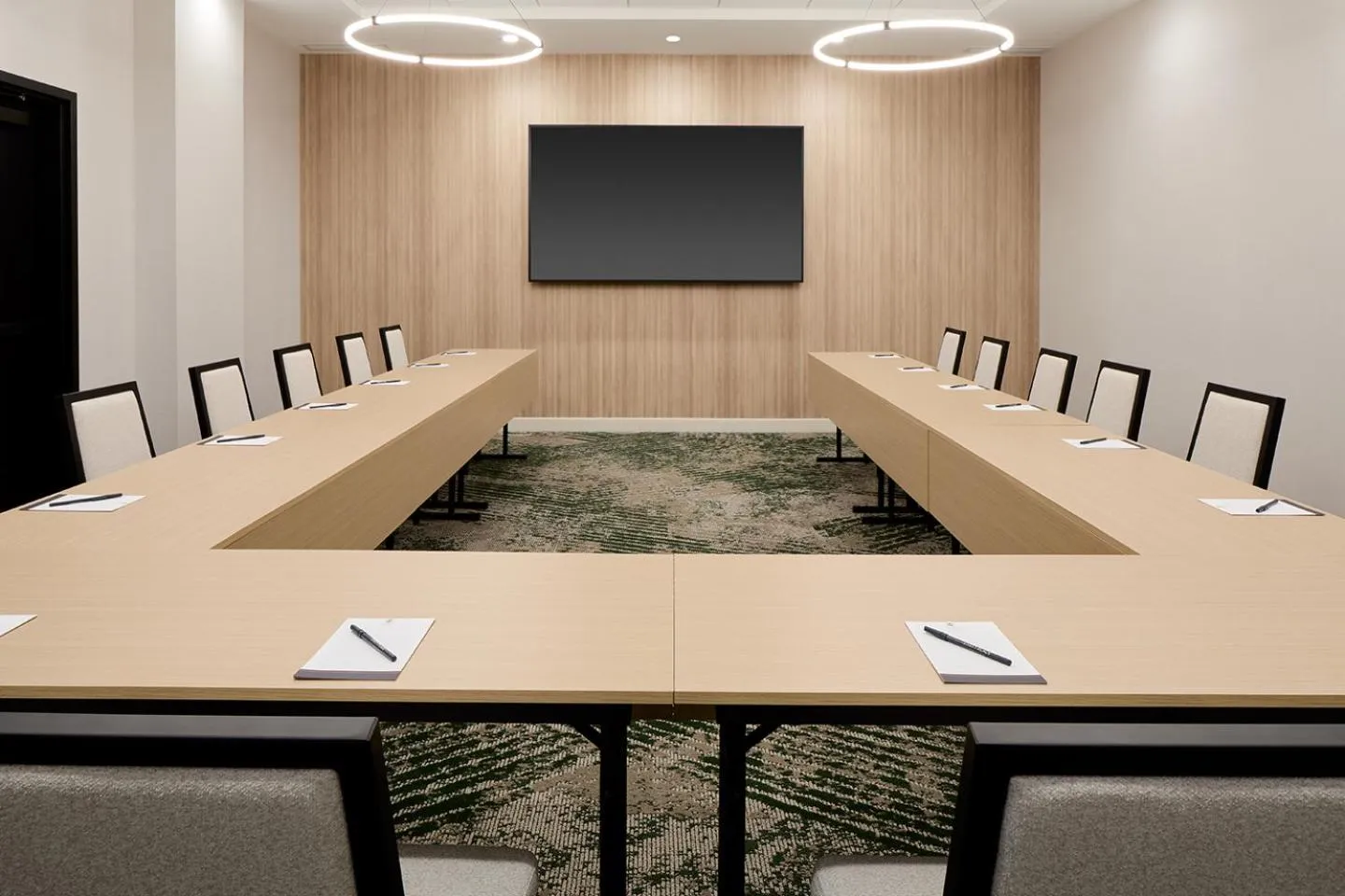 Meeting/conference room in Hyatt Place Montreal Airport