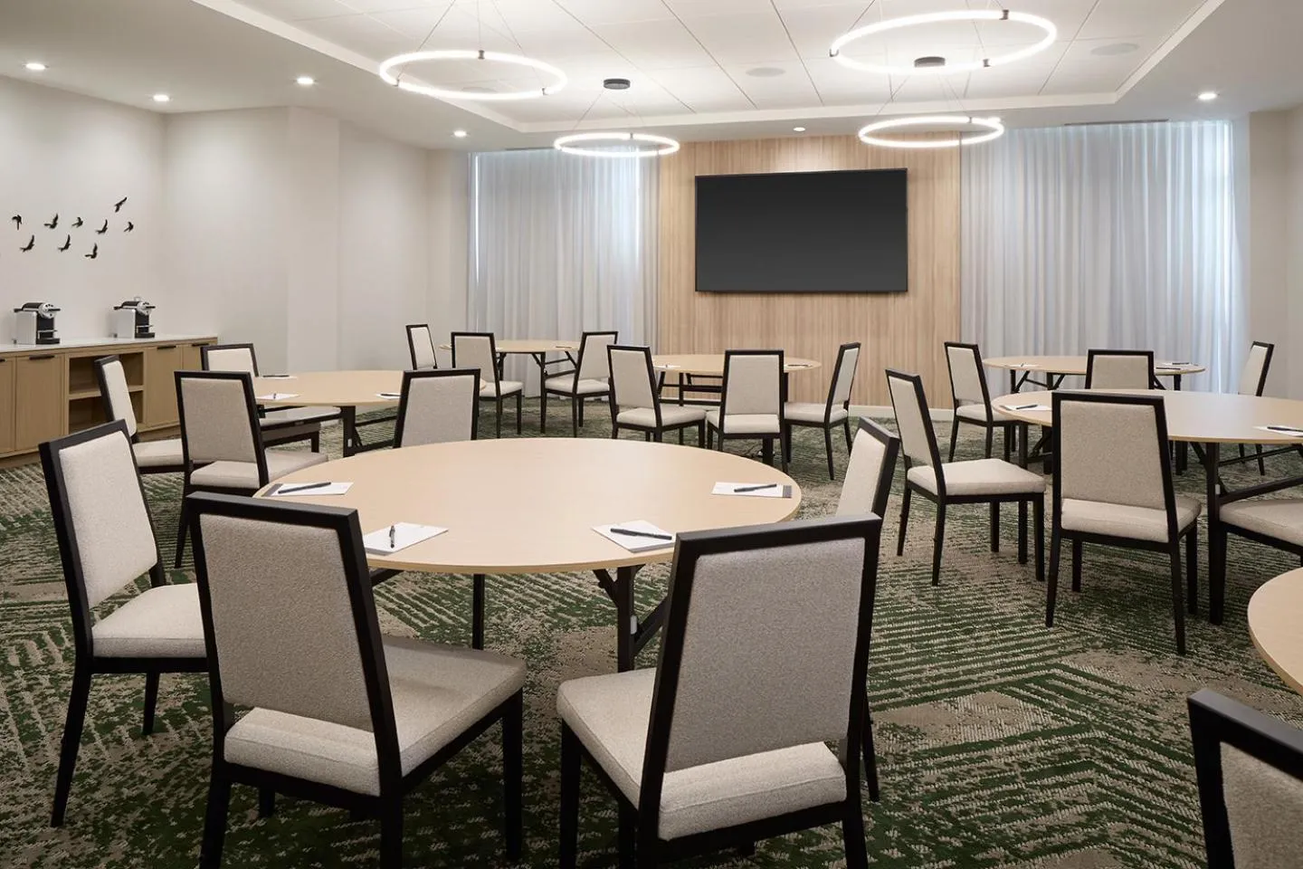 Meeting/conference room in Hyatt Place Montreal Airport
