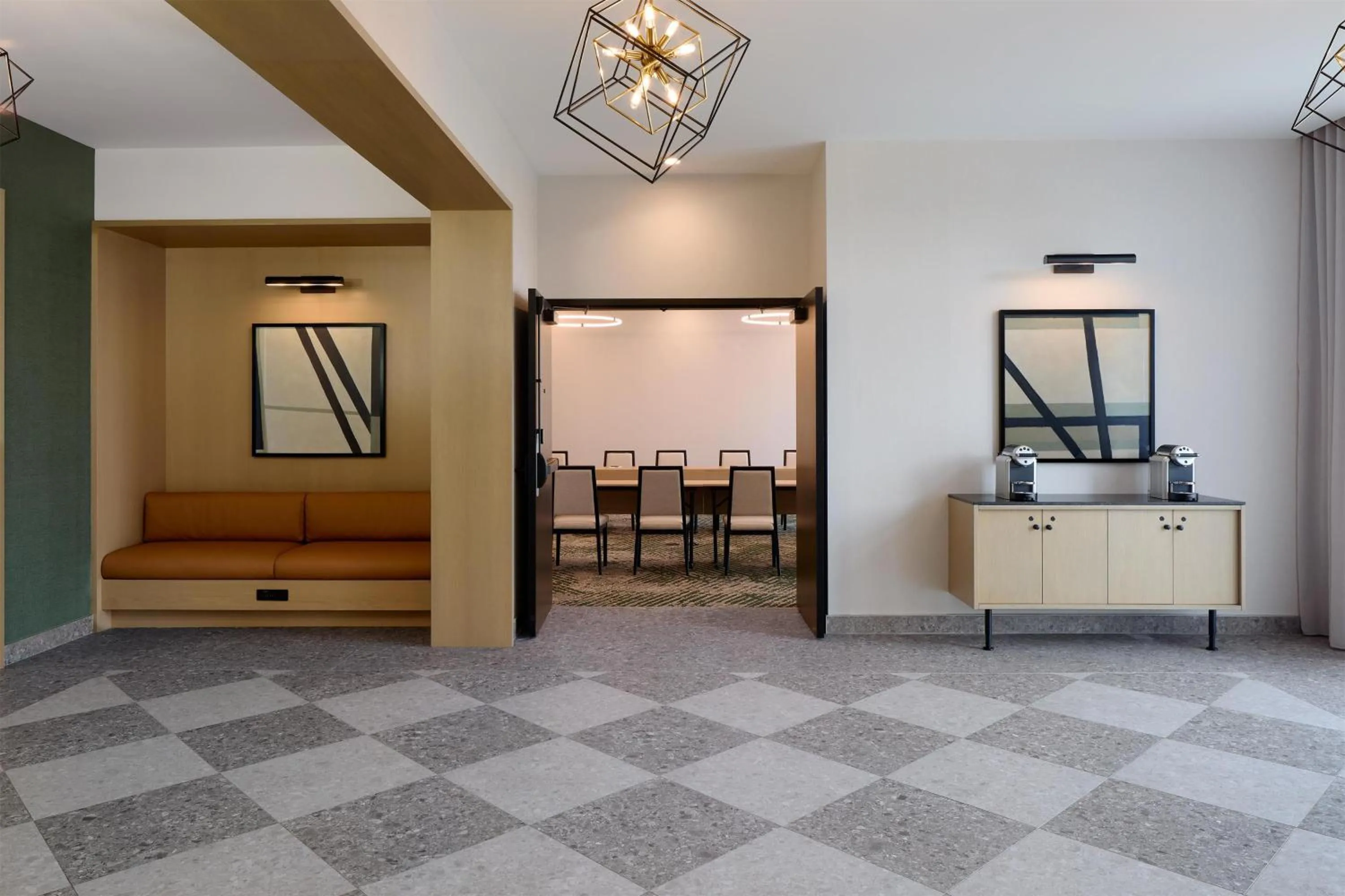 Lobby or reception in Hyatt Place Montreal Airport