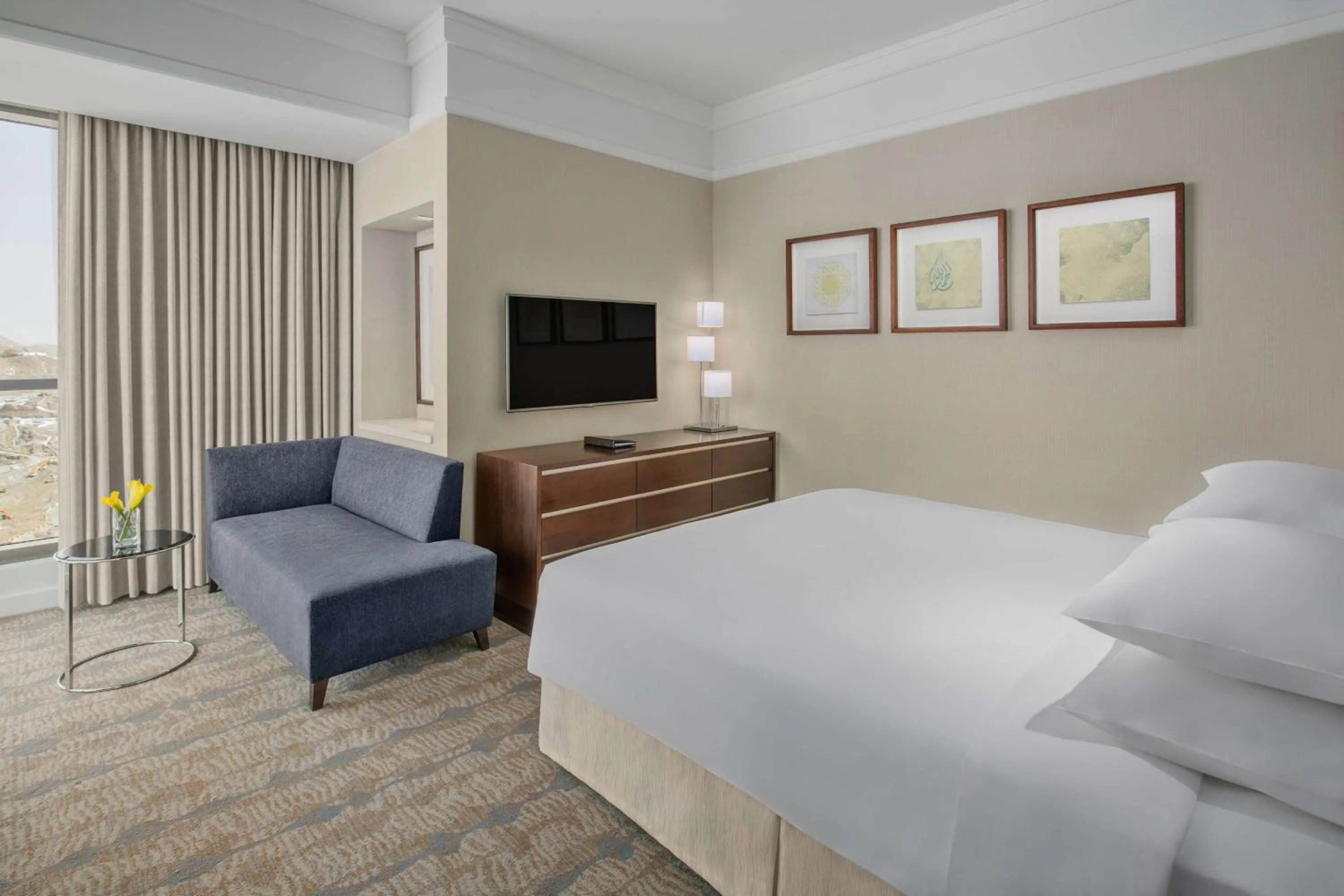 Photo of the whole room, Bed in Jabal Omar Hyatt Regency Makkah