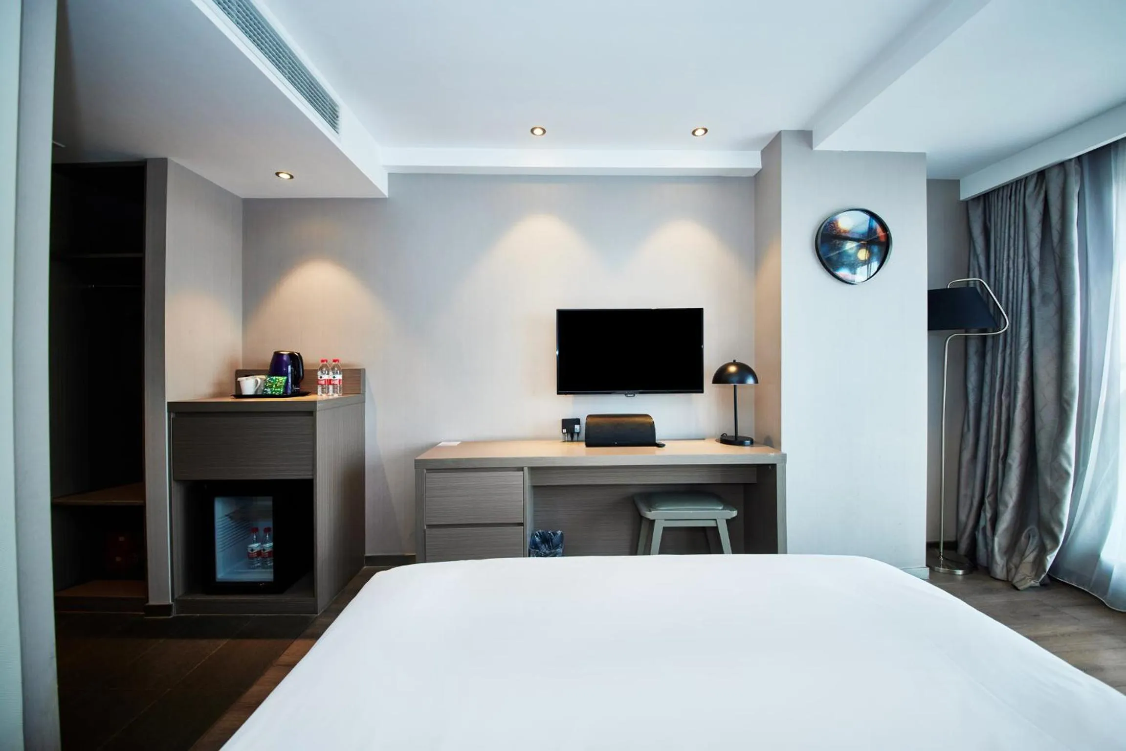 Bedroom, Bed in Orange Hotel Shanghai Hongkou Football Stadium Branch
