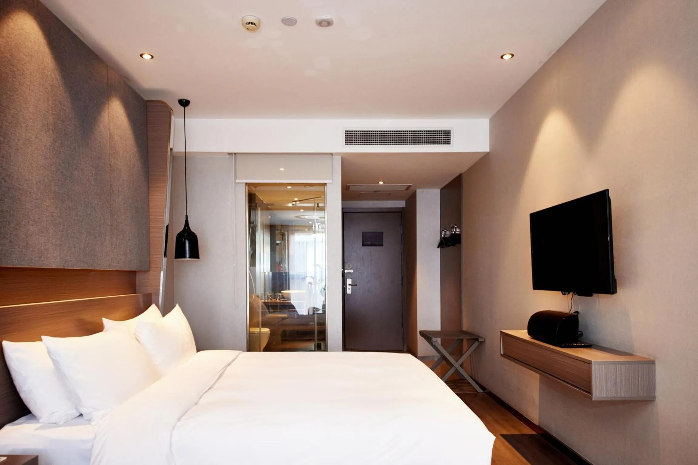 Bedroom, Bed in Orange Hotel Shanghai Hongkou Football Stadium Branch