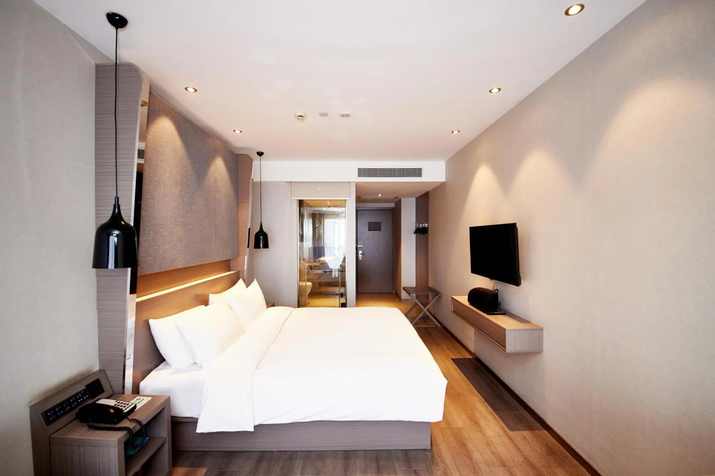 Bedroom, Bed in Orange Hotel Shanghai Hongkou Football Stadium Branch