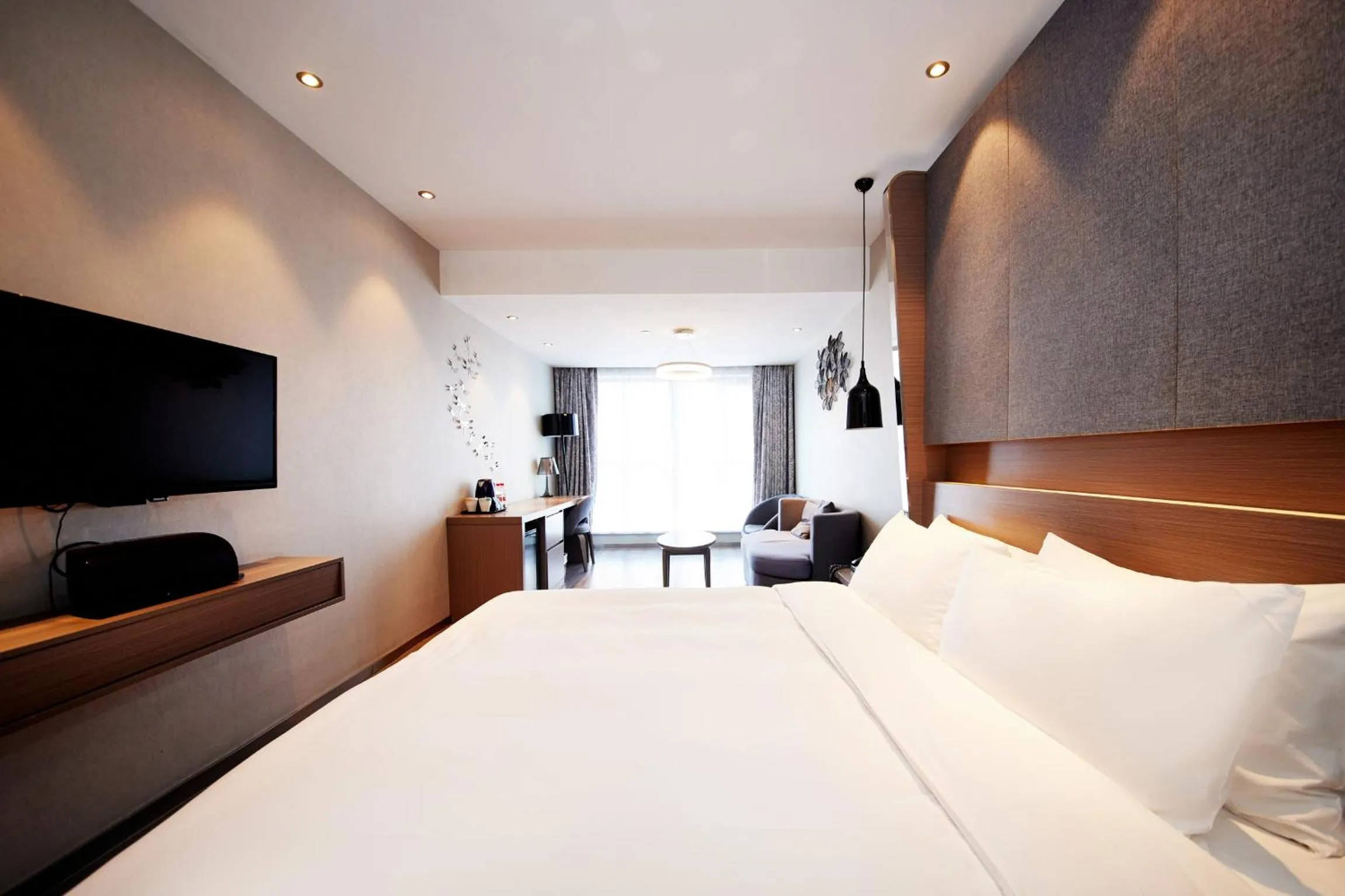 Living room, Bed in Orange Hotel Shanghai Hongkou Football Stadium Branch