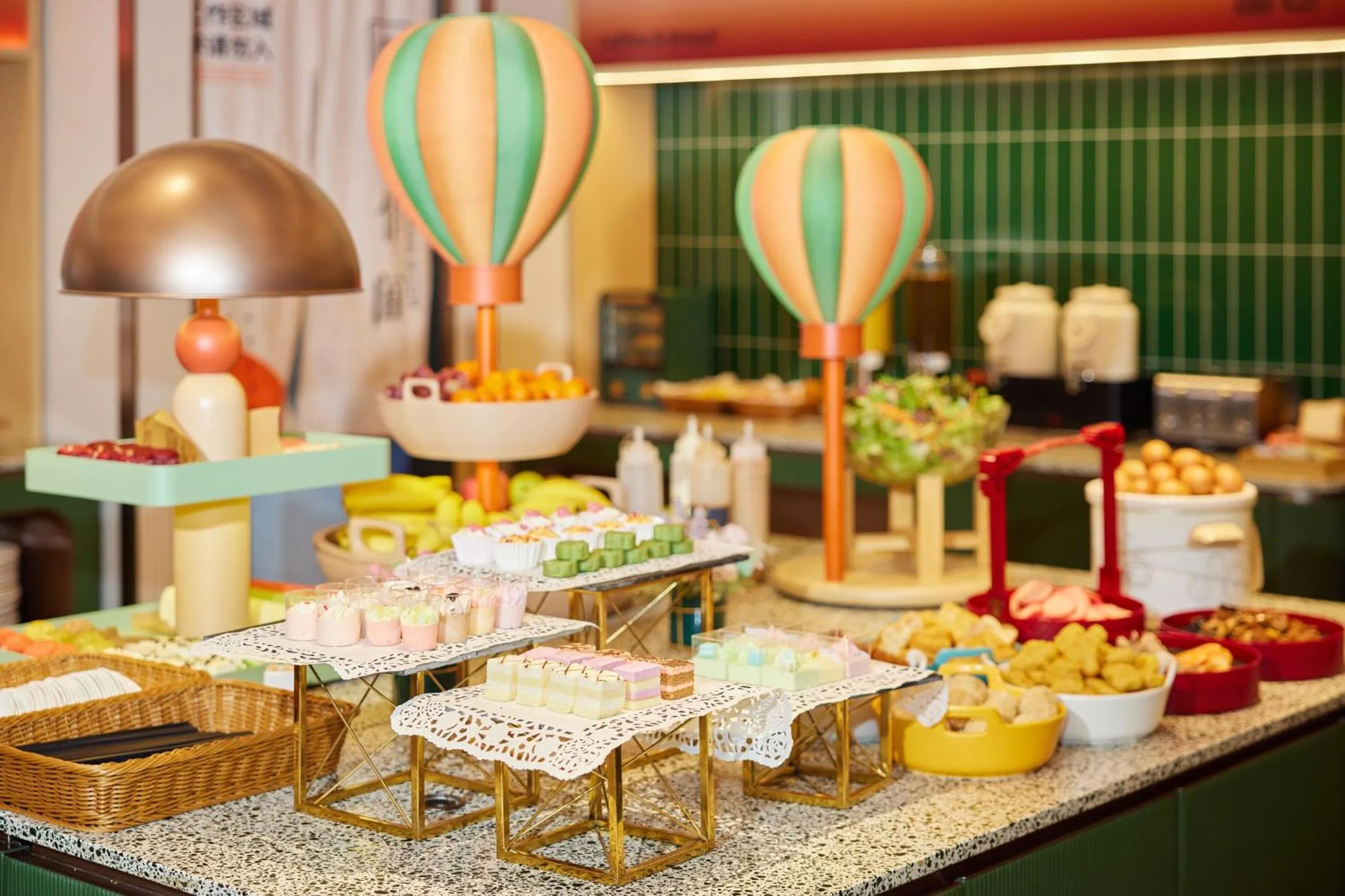 Restaurant/places to eat in Orange Hotel Shanghai Hongkou Football Stadium Branch