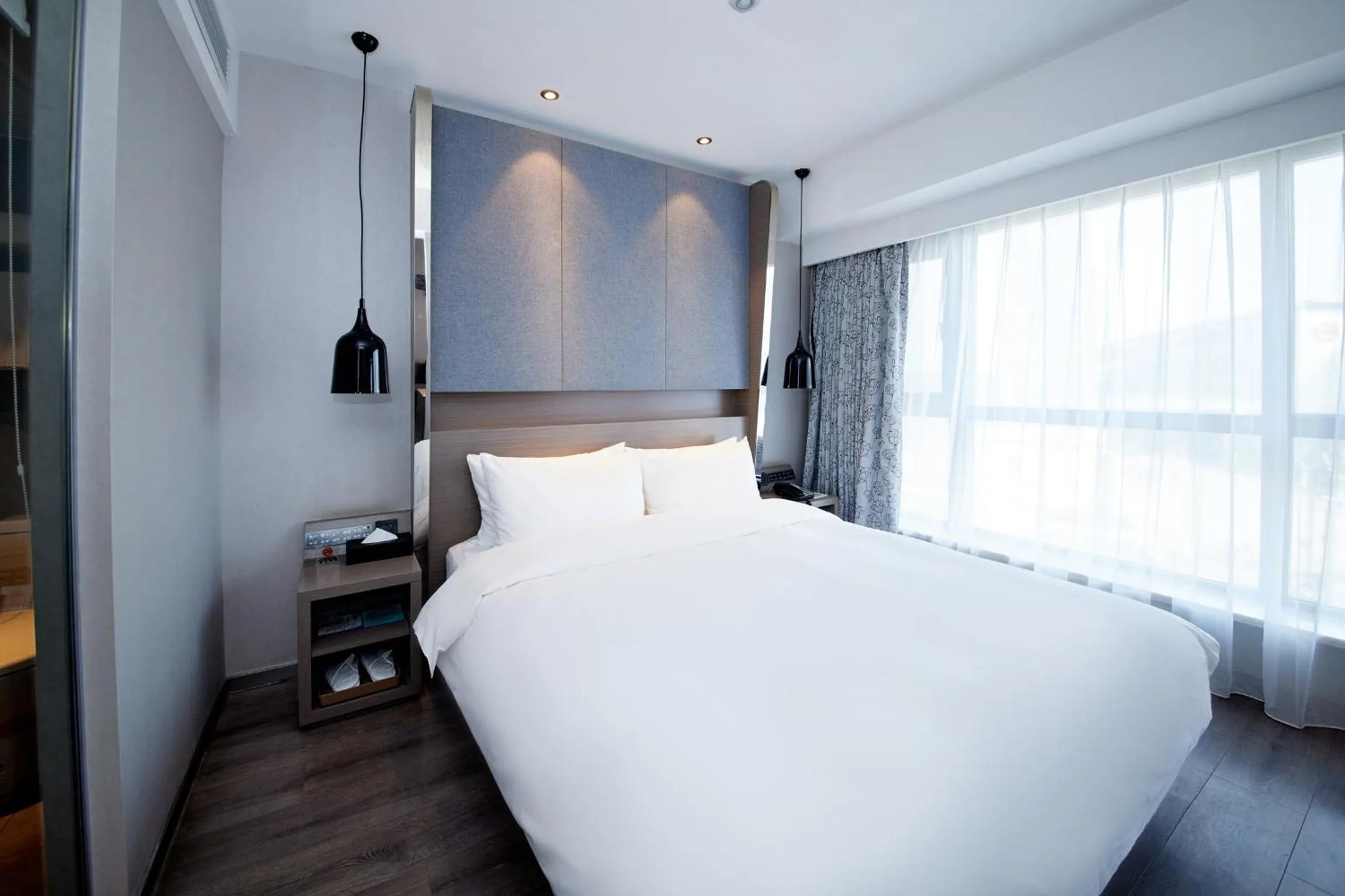 Bedroom, Bed in Orange Hotel Shanghai Hongkou Football Stadium Branch