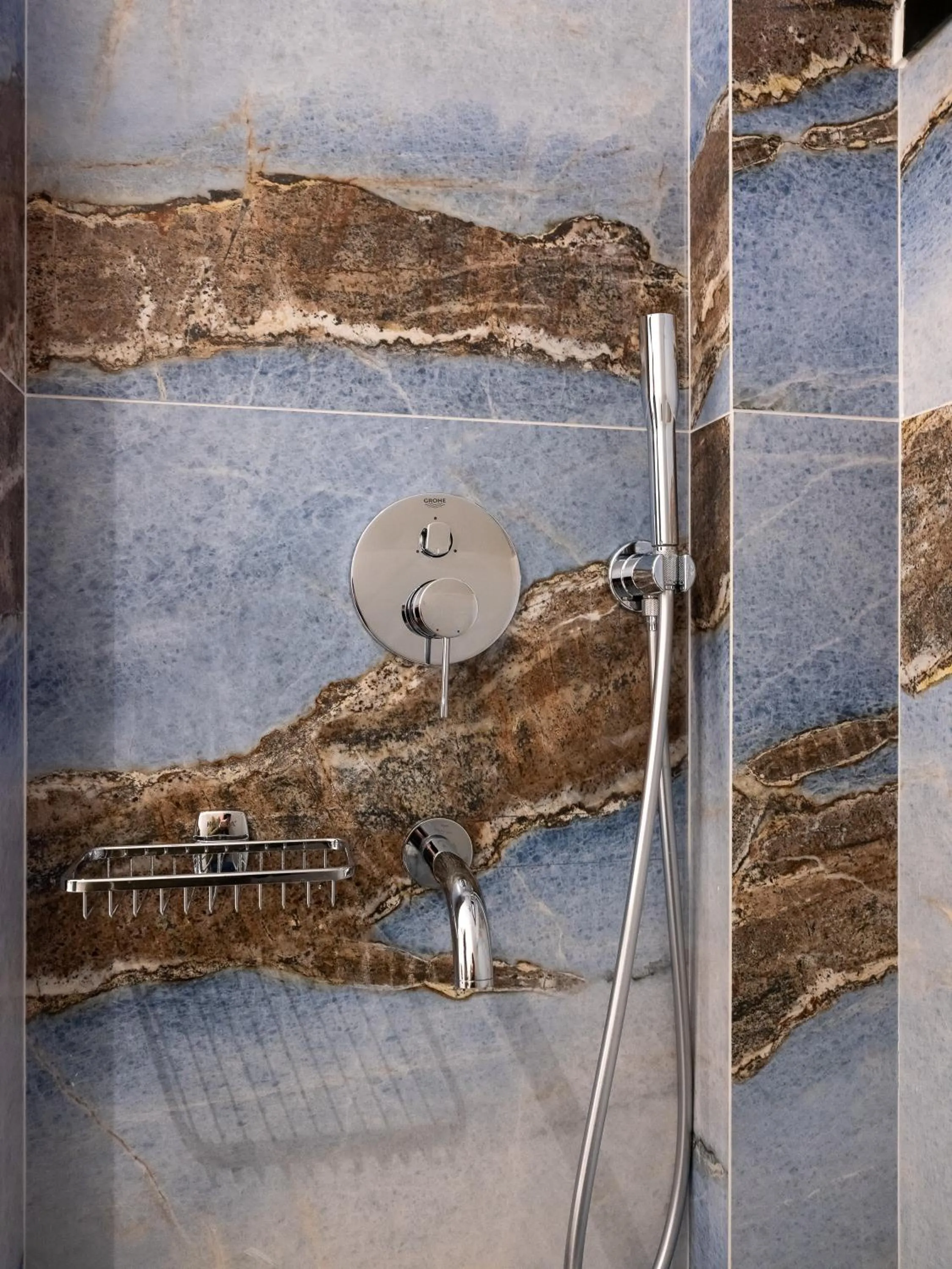 Shower in Captain Napoleon Paterakis CNP Luxurious Suites