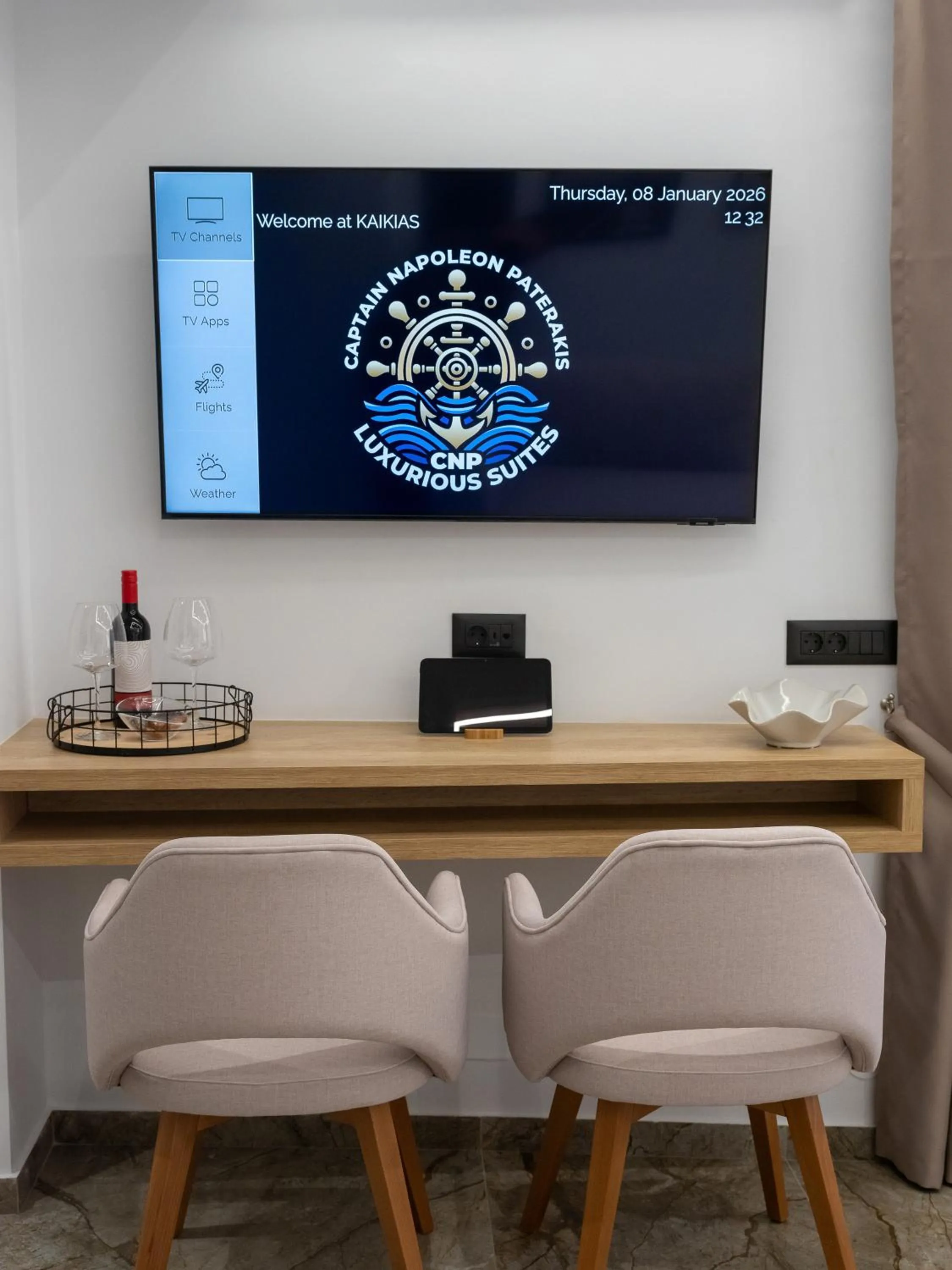 TV and multimedia in Captain Napoleon Paterakis CNP Luxurious Suites
