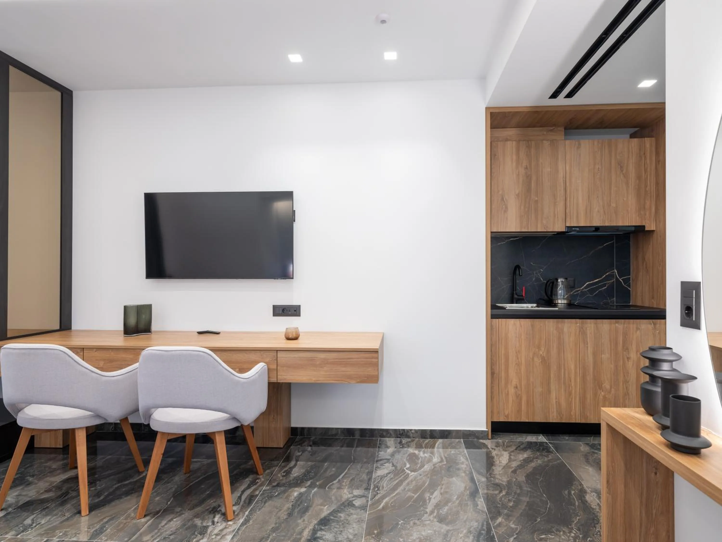 TV and multimedia in Captain Napoleon Paterakis CNP Luxurious Suites