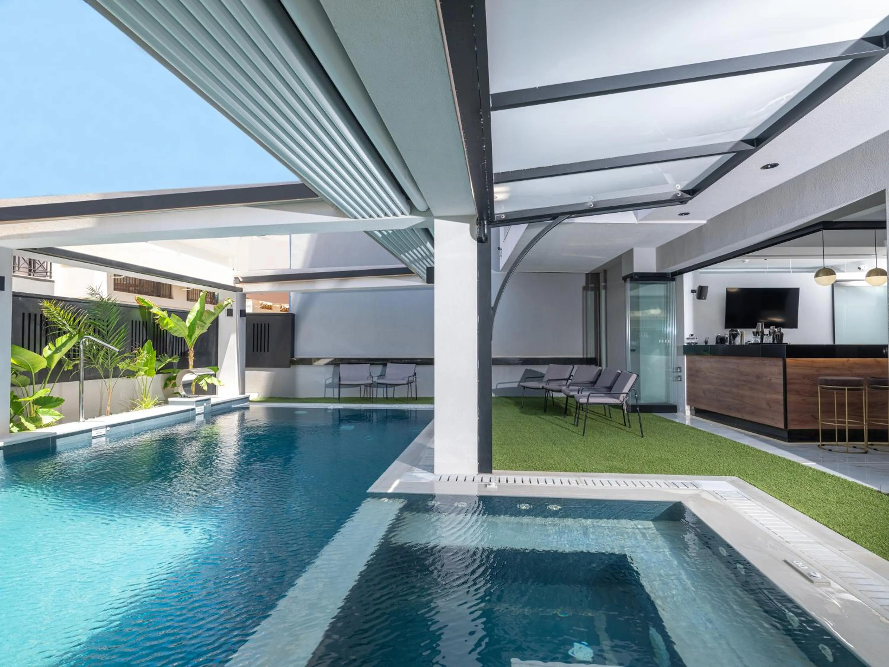 Swimming pool in Captain Napoleon Paterakis CNP Luxurious Suites