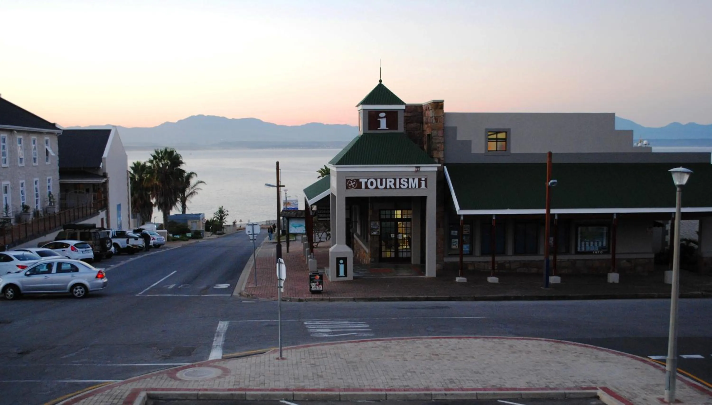 Property building in Mile Crunchers Backpackers & Hostelling