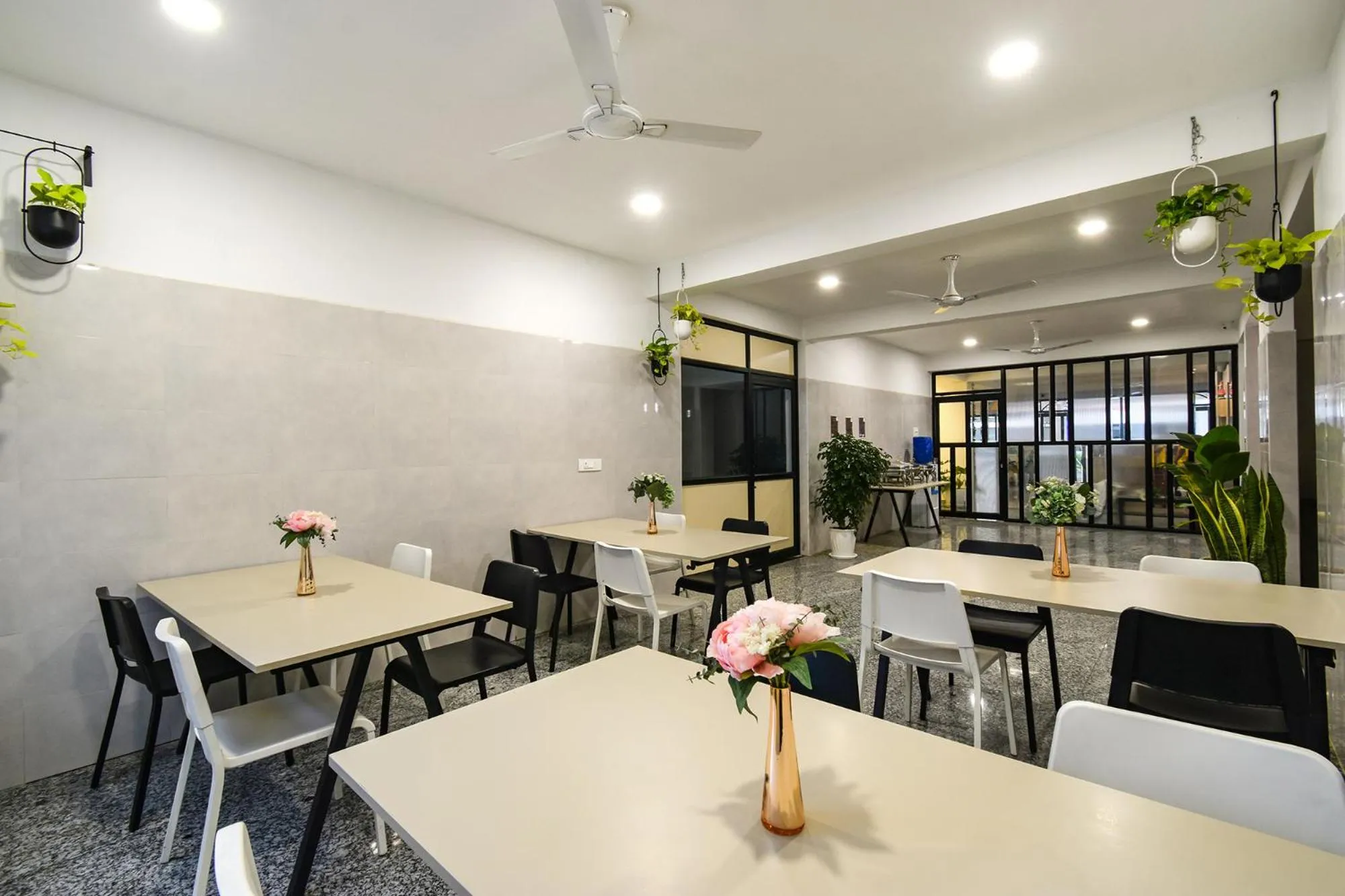 Restaurant/places to eat in FabHotel Prime Cozy - Nr Yashoda Hospital, Hitech City