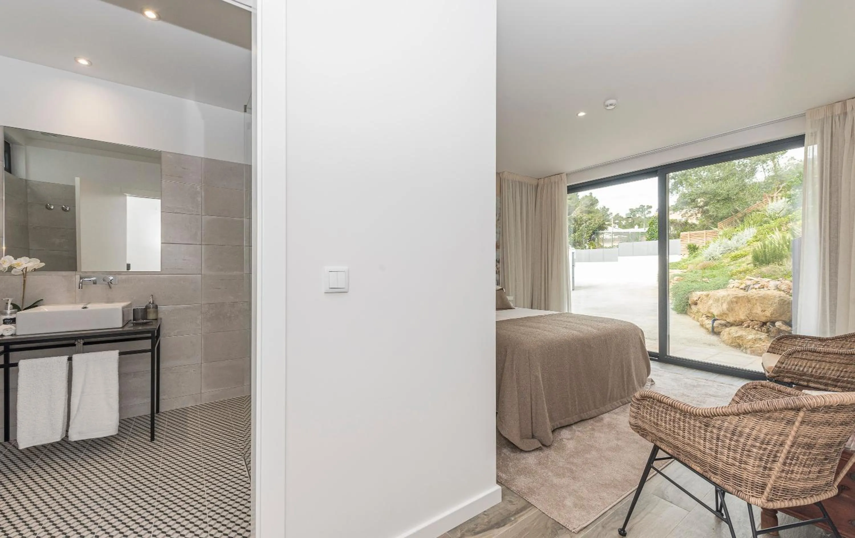 Bedroom in Estoril Village Guest House