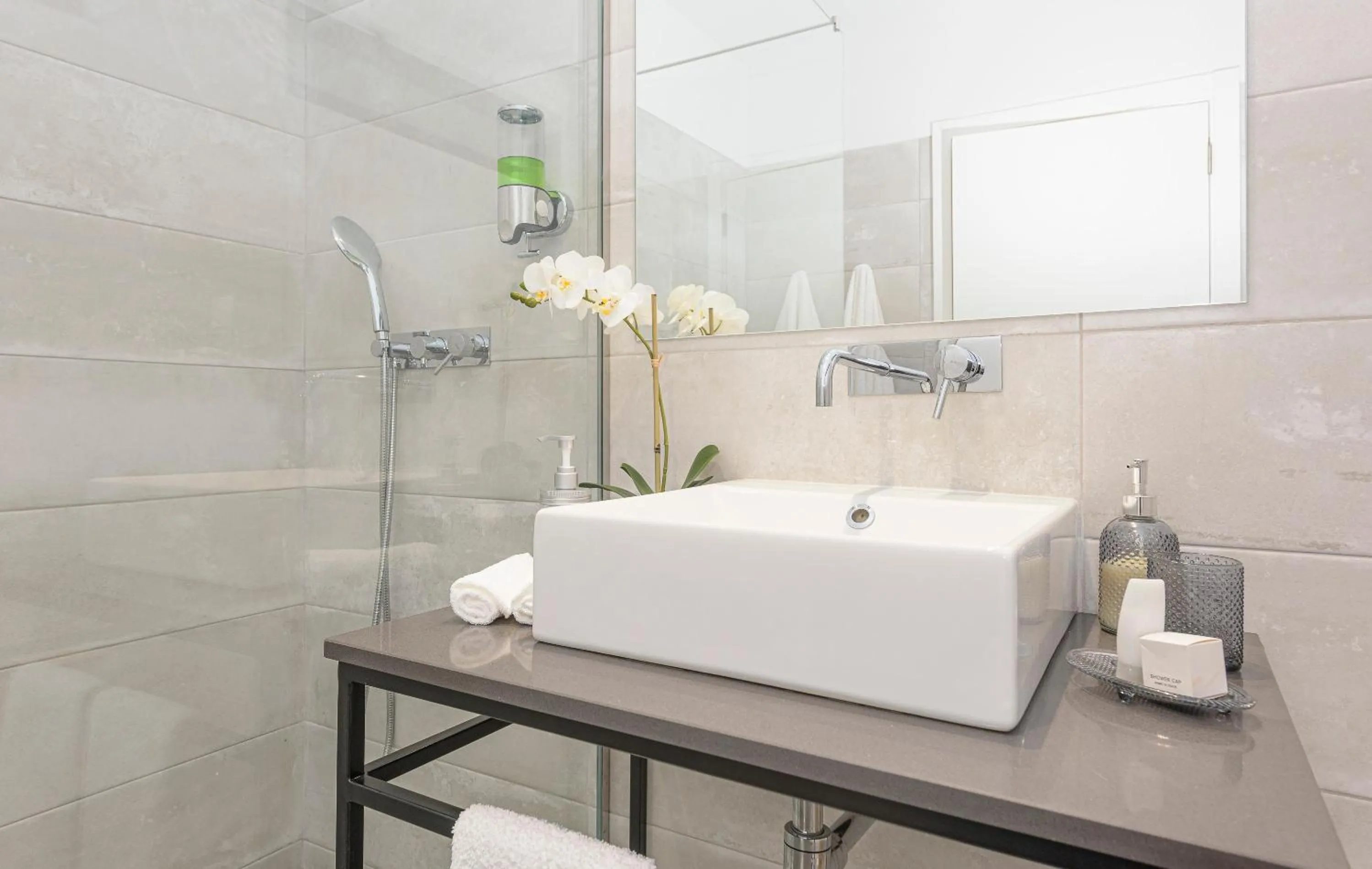 Bathroom in Estoril Village Guest House