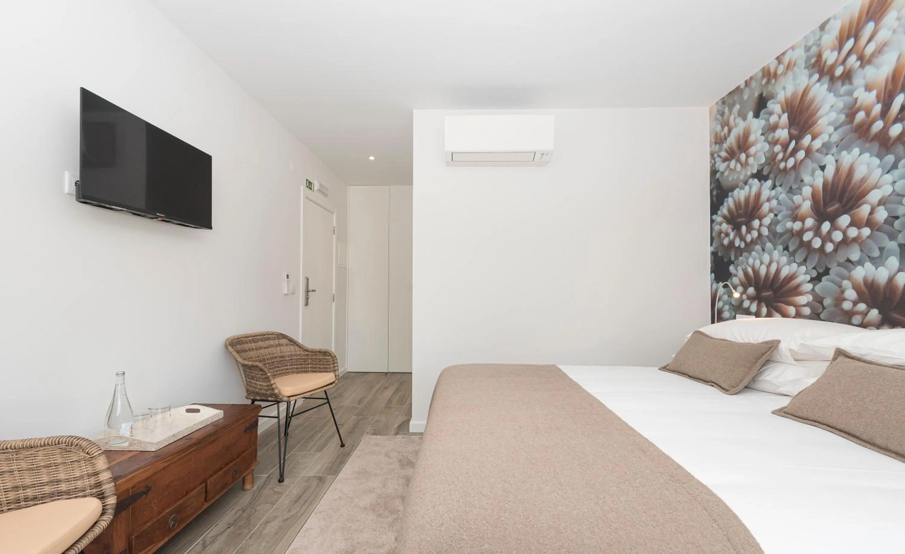 Photo of the whole room, Bed in Estoril Village Guest House