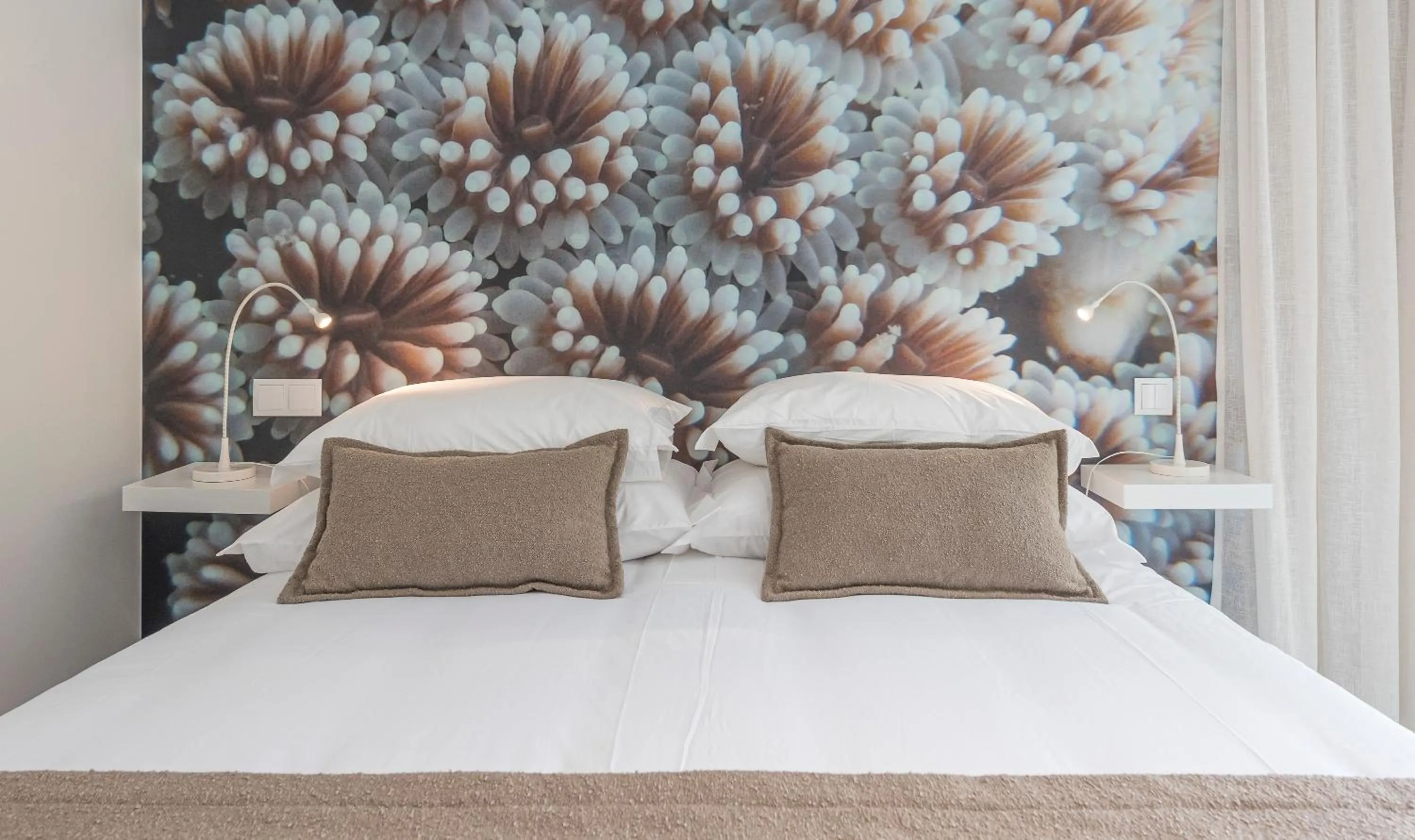 Bed in Estoril Village Guest House