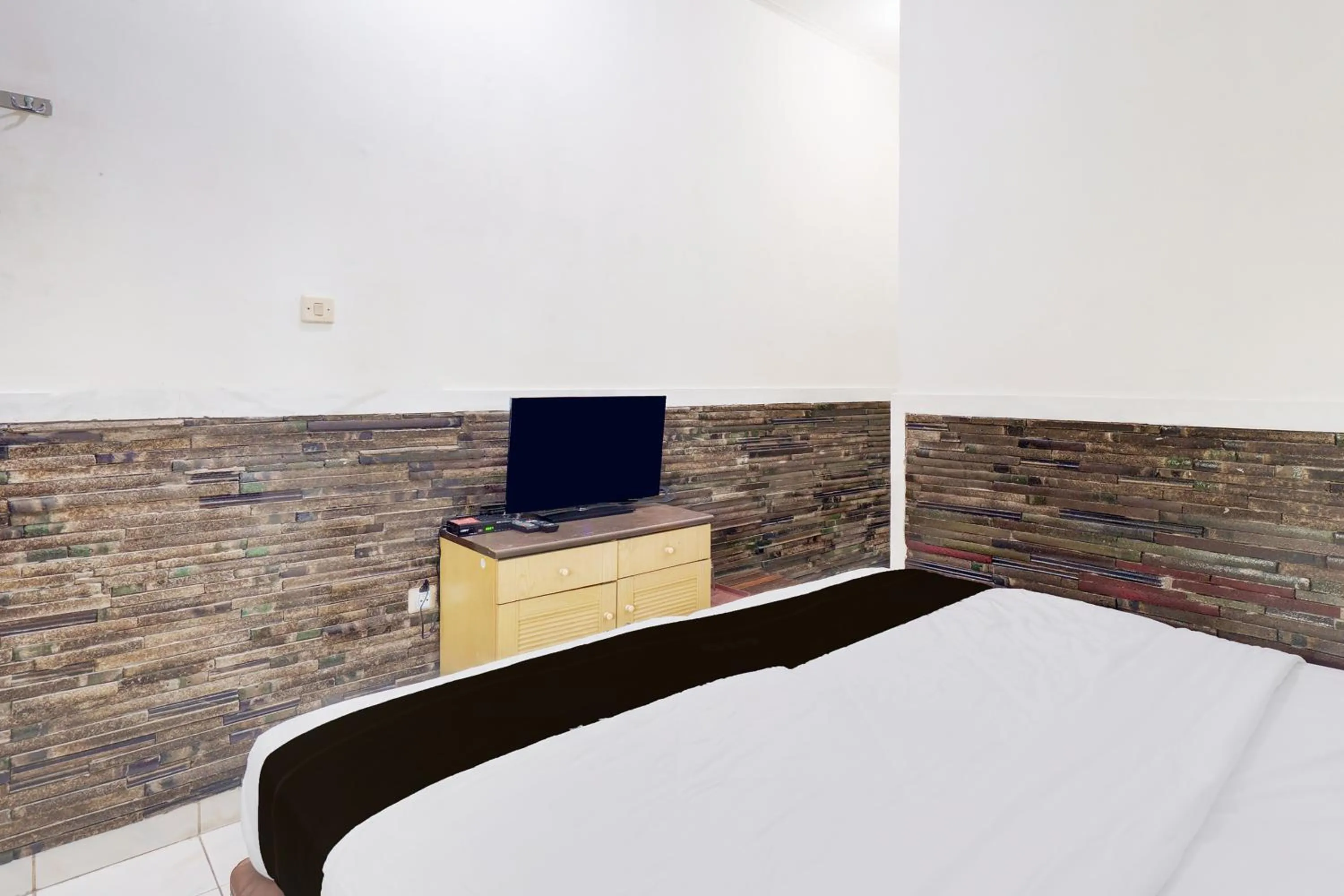 Photo of the whole room, Bed in Hotel O Bogor near Taman Safari formerly Hotel Rudian 1