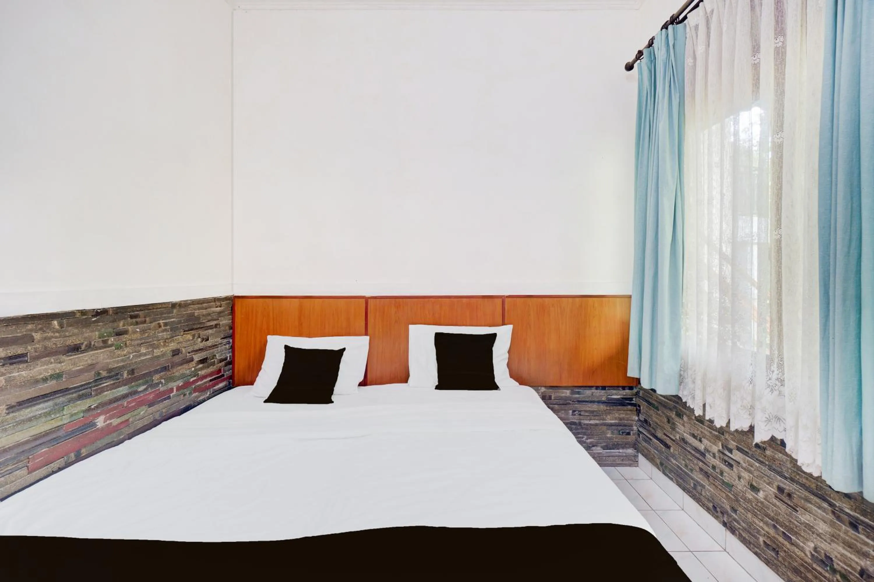 Photo of the whole room, Bed in Hotel O Bogor near Taman Safari formerly Hotel Rudian 1