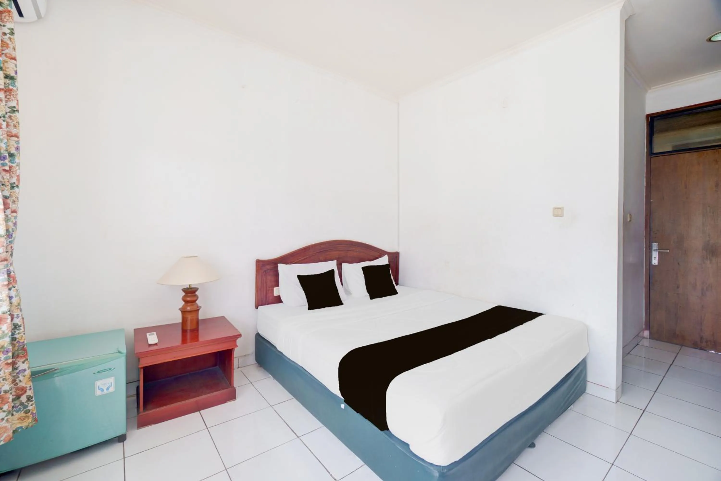 Photo of the whole room, Bed in Hotel O Bogor near Taman Safari formerly Hotel Rudian 1