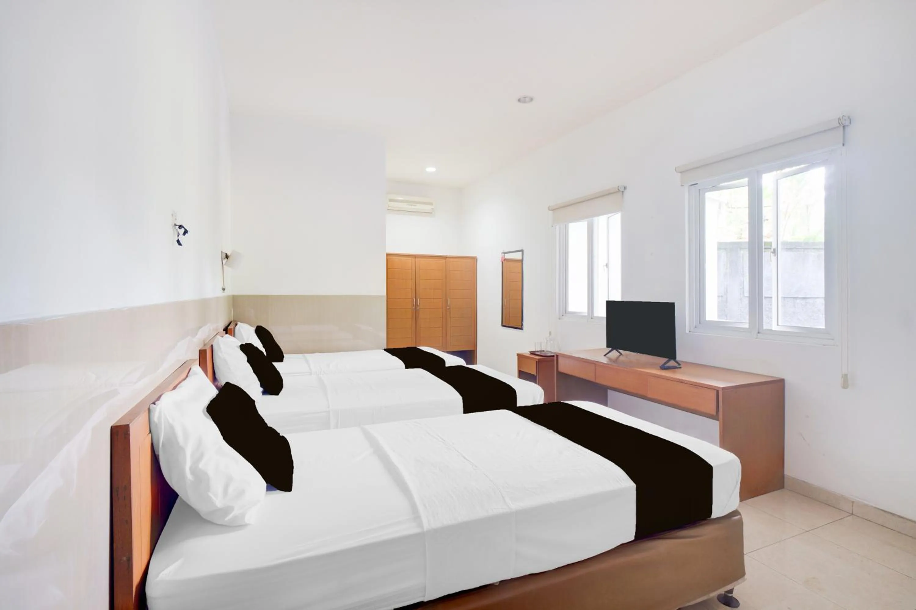 Photo of the whole room, Bed in Hotel O Bogor near Taman Safari formerly Hotel Rudian 2