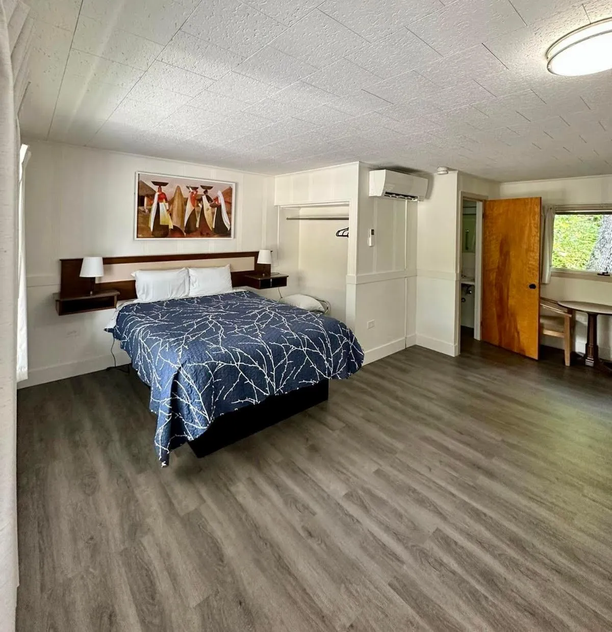 Deluxe Queen Room in Mount Coolidge Motel