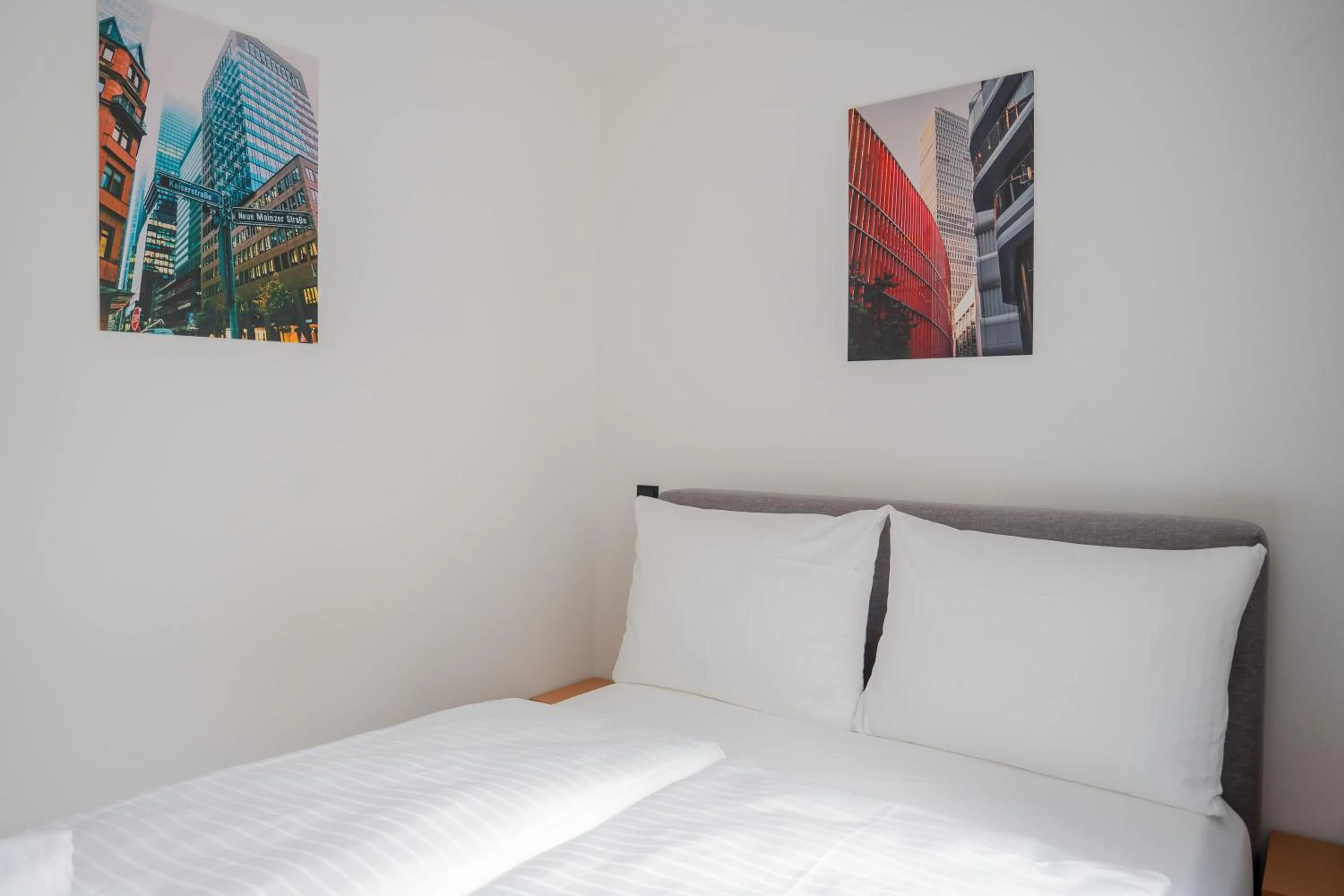 Bed in Homaris Apartments Nibelungen