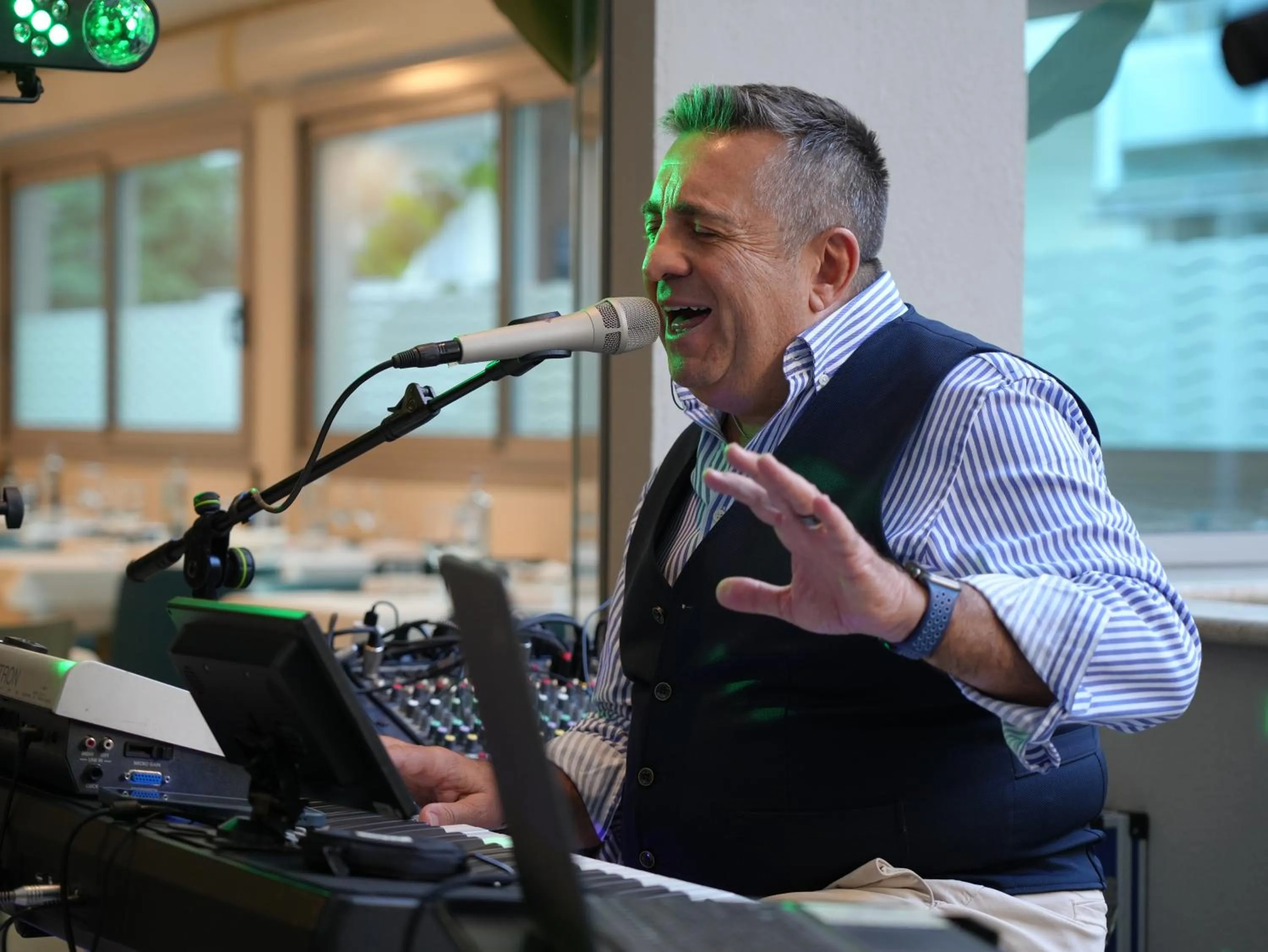 Evening entertainment in Hotel Regal